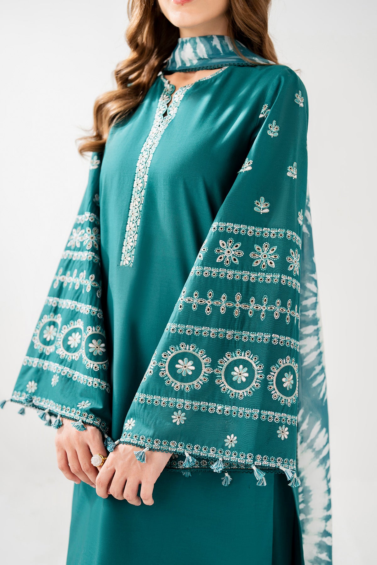 EMBROIDERED LAWN USE-9248