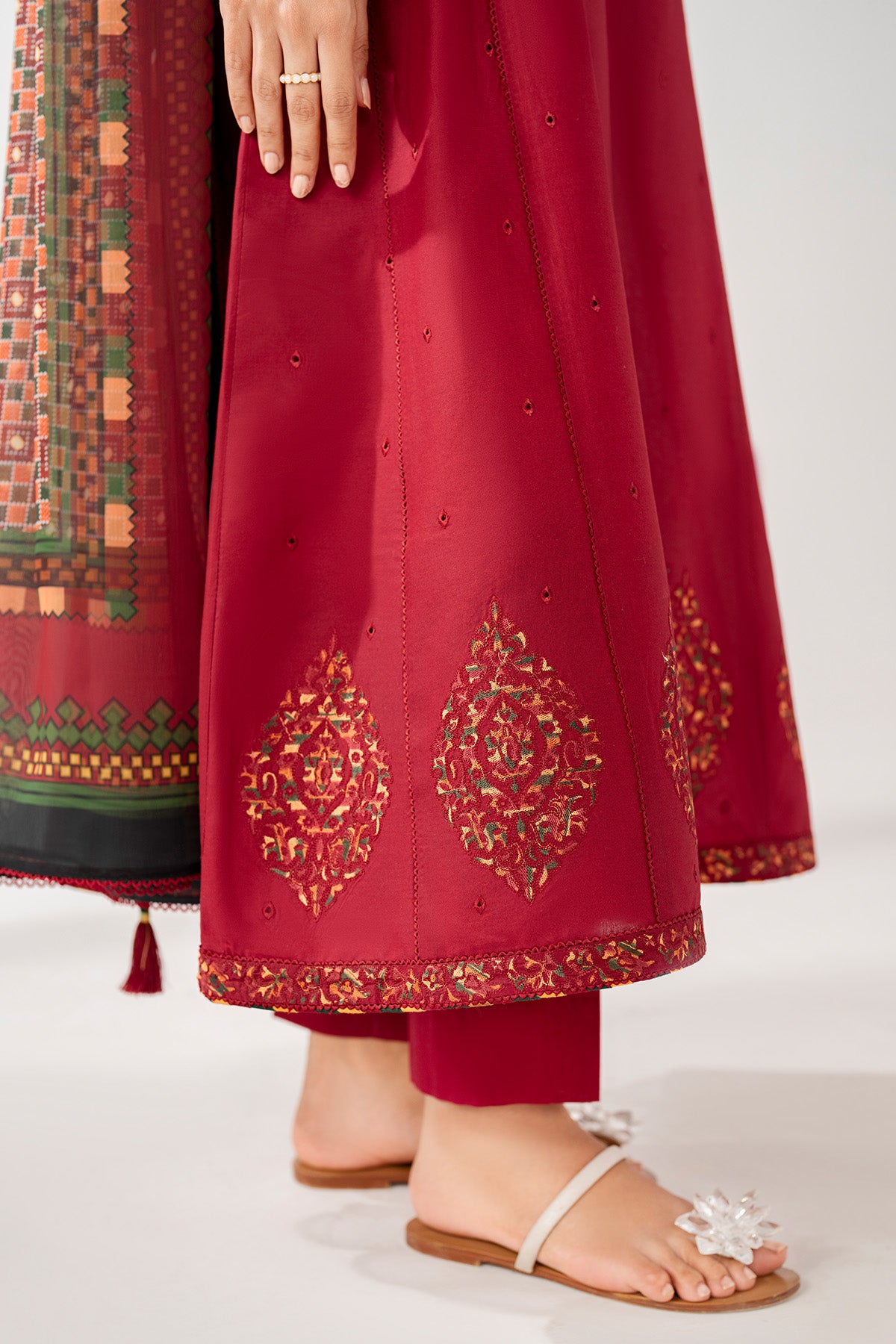 EMBROIDERED LAWN USE-9244