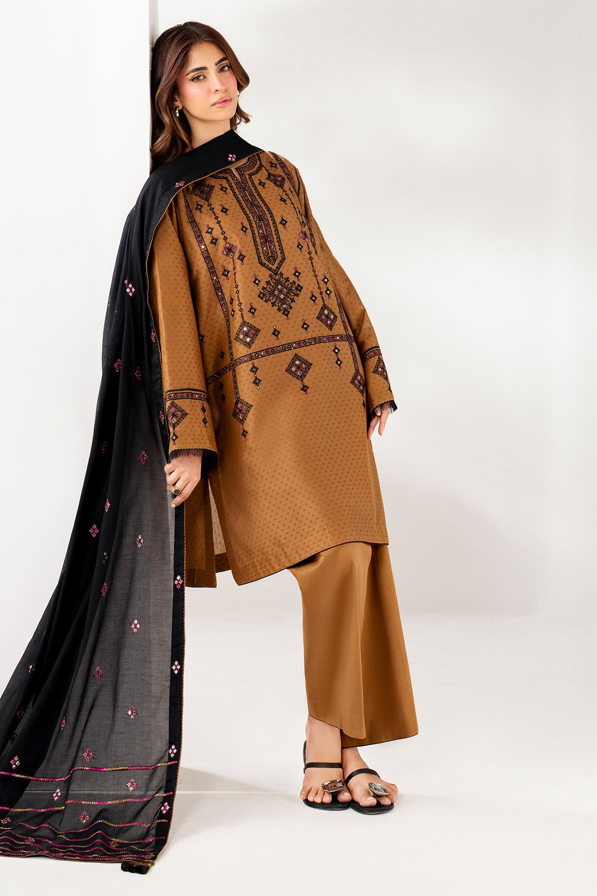 EMBROIDERED LAWN USE-9250
