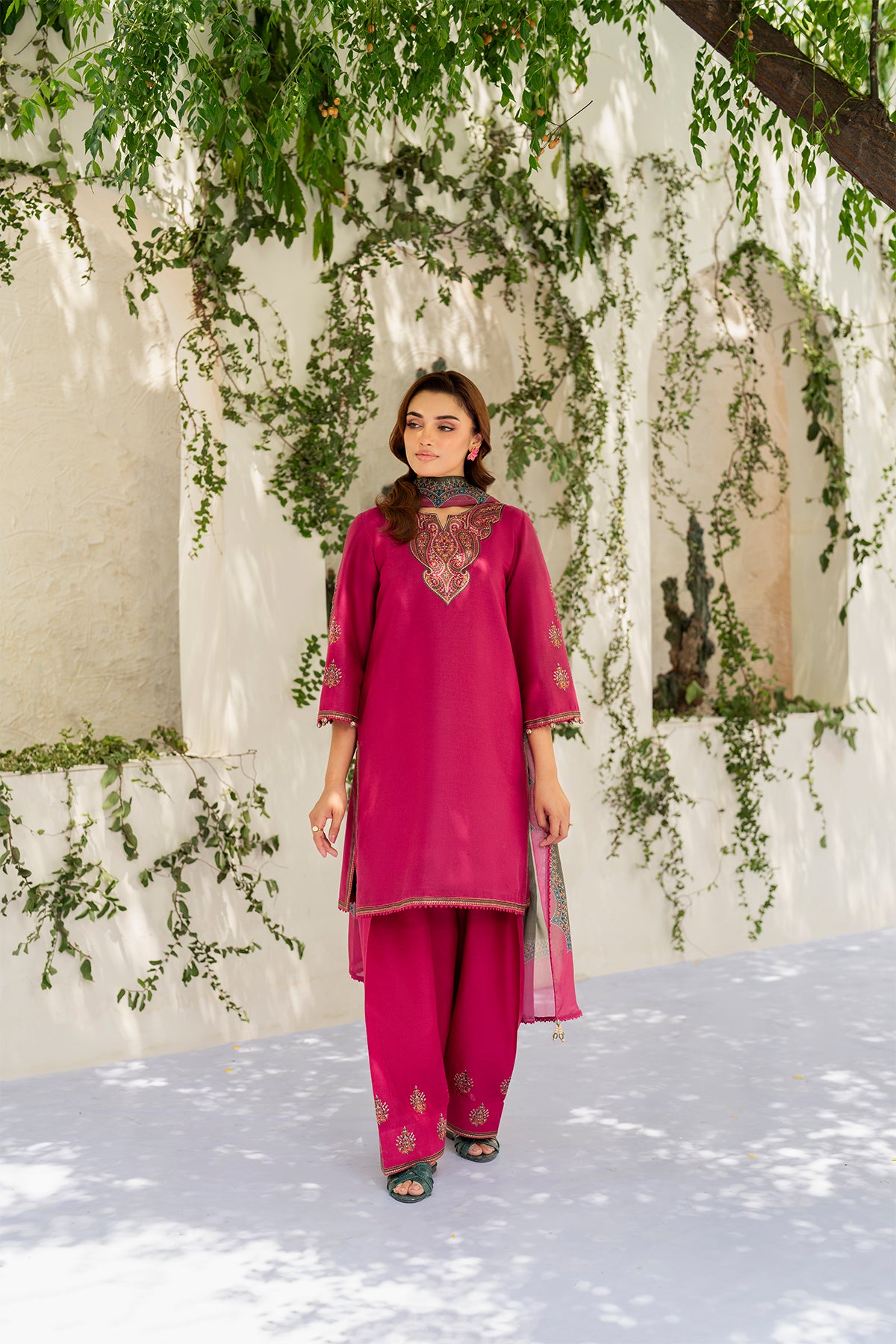 EMBROIDERED LAWN USE-9208