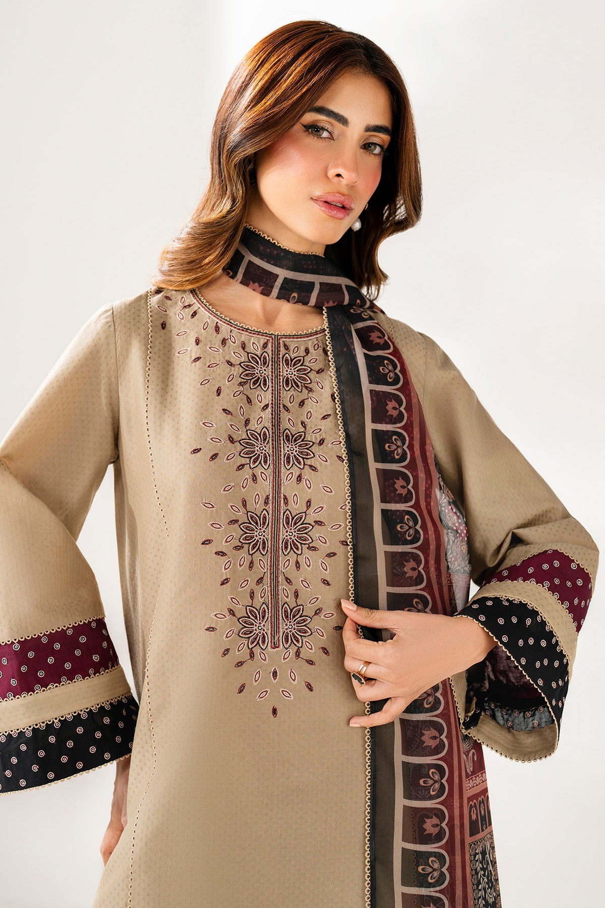 EMBROIDERED LAWN USE-9246