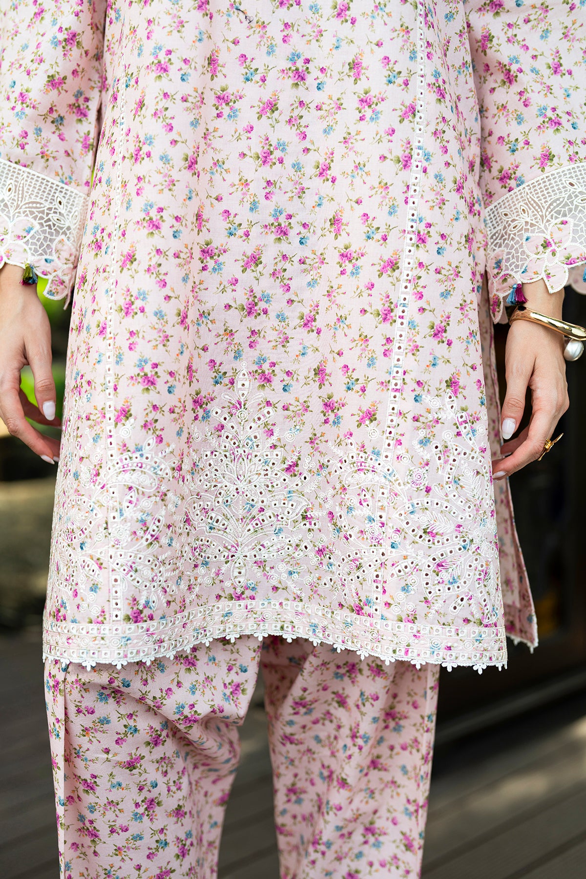 EMBROIDERED LAWN USE-9223