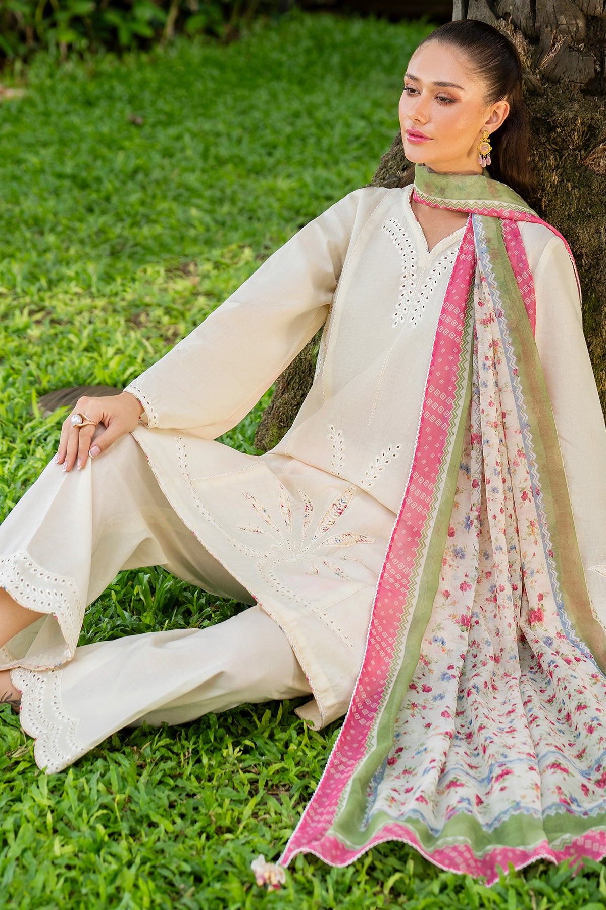 EMBROIDERED LAWN USE-9225