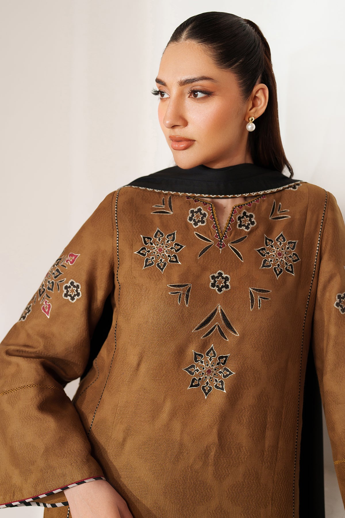 EMBROIDERED JACQUARD KHADDAR UW-0150