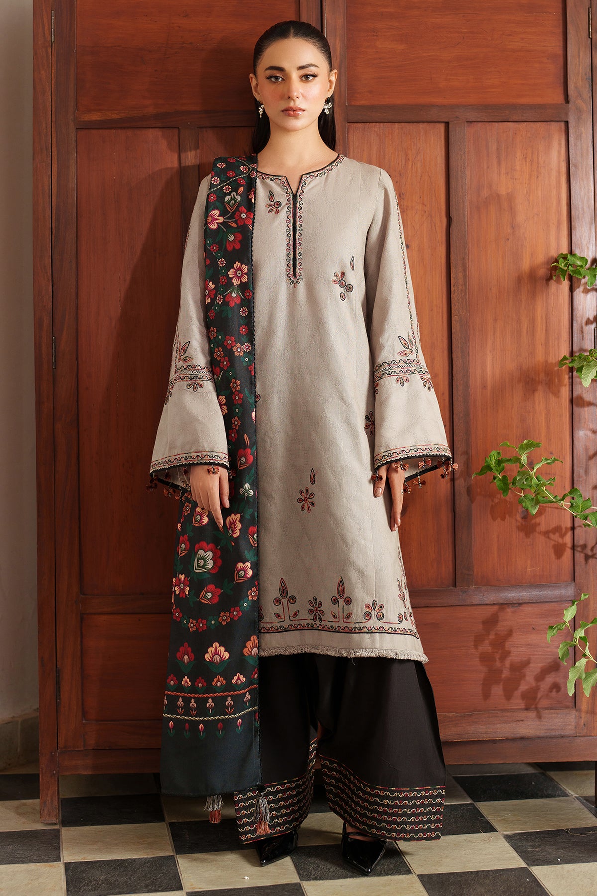EMBROIDERED JACQUARD KHADDAR UW-0144