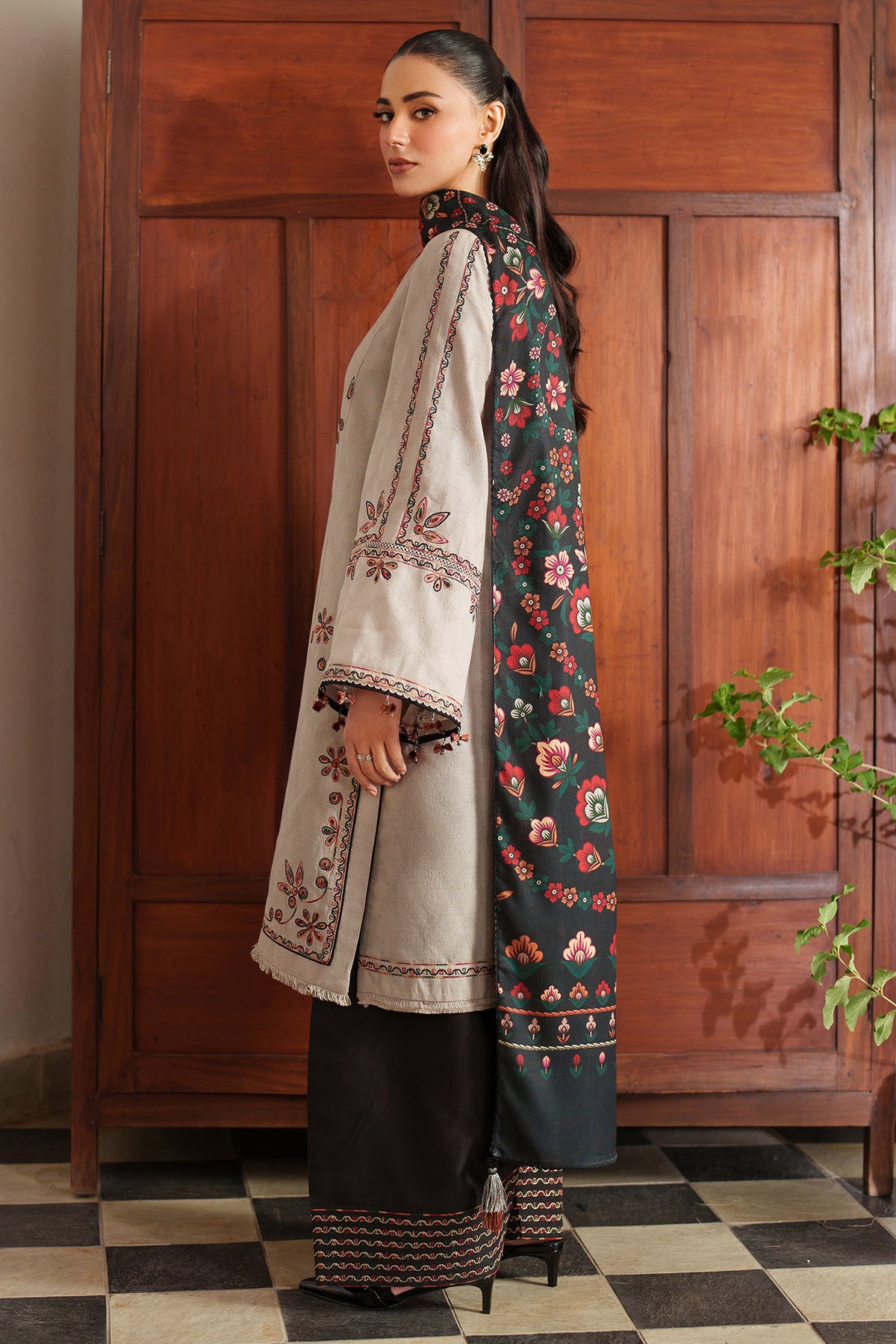 EMBROIDERED JACQUARD KHADDAR UW-0144