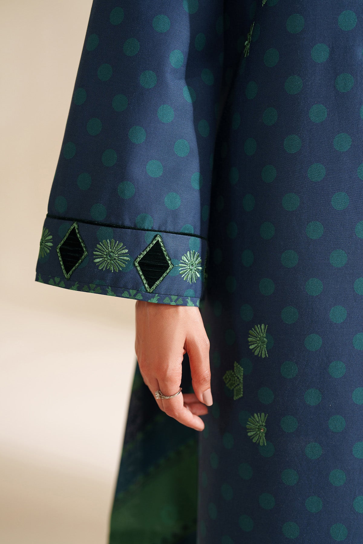 EMBROIDERED PREMIUM VISCOSE UW-0222