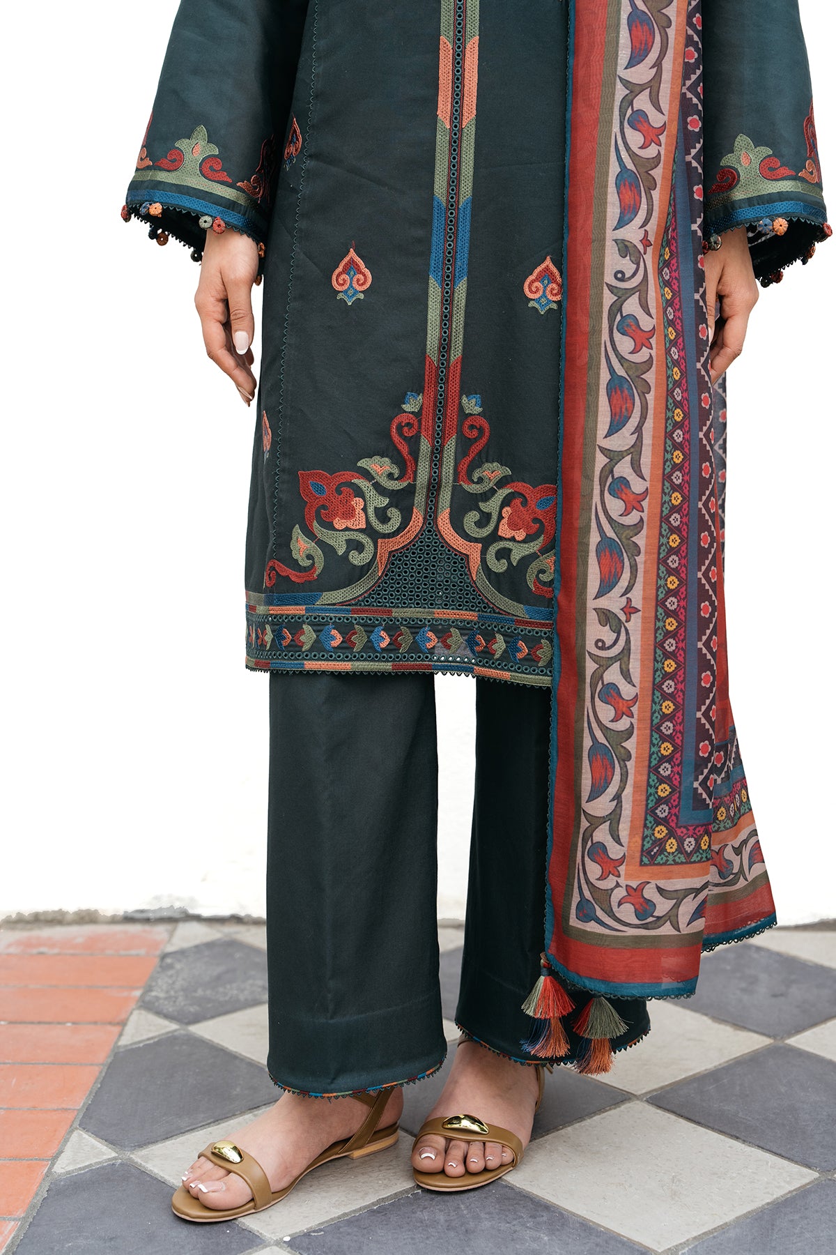 EMBROIDERED LAWN USE-9185