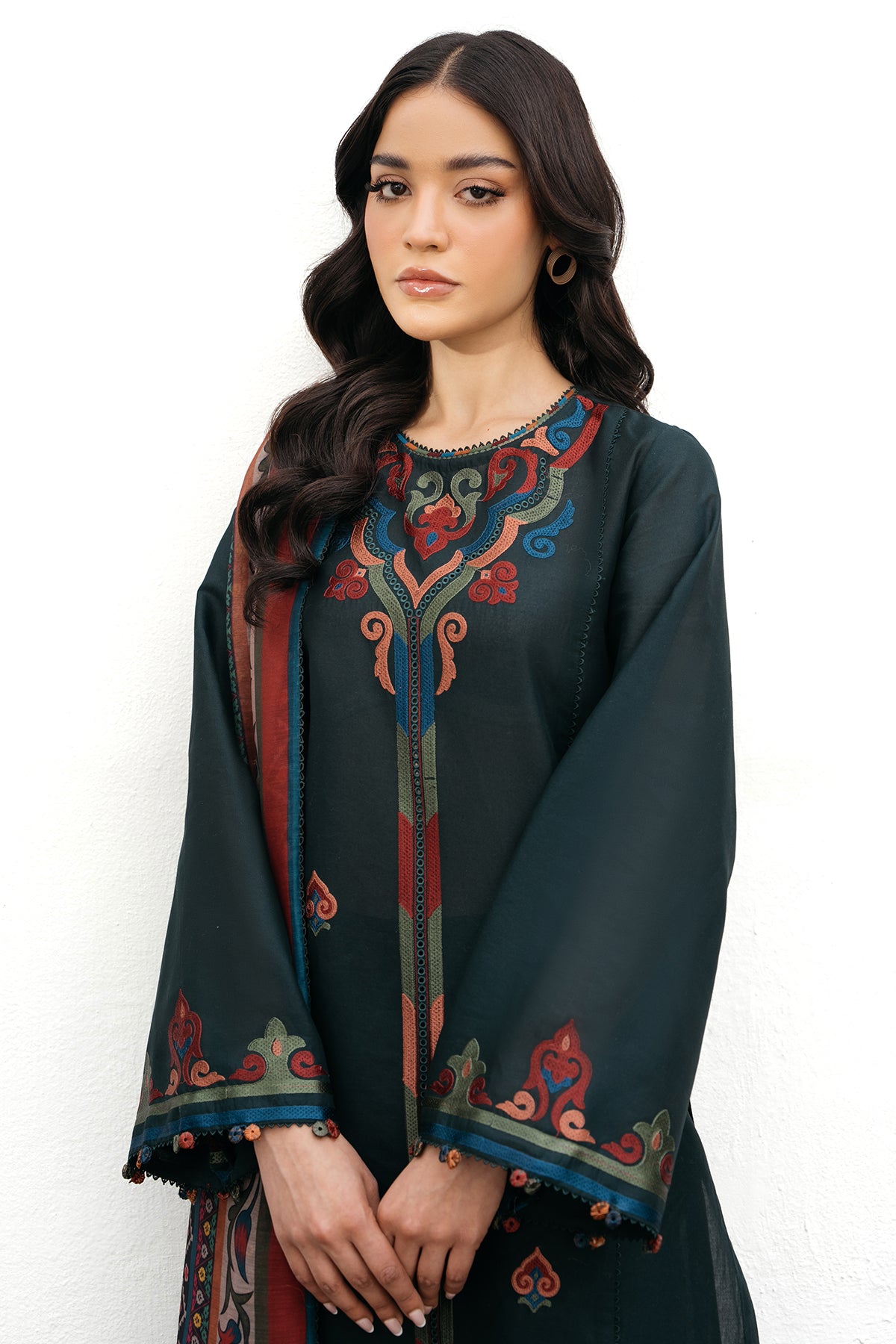 EMBROIDERED LAWN USE-9185