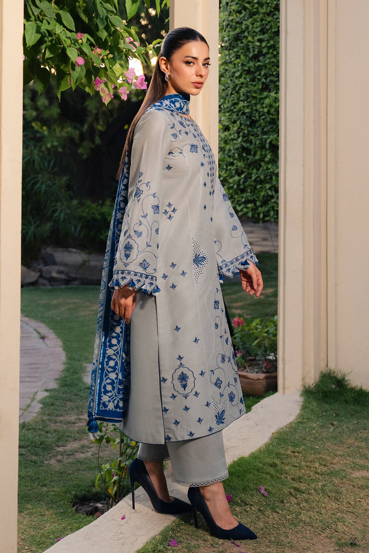 EMBROIDERED LAWN USE-9364