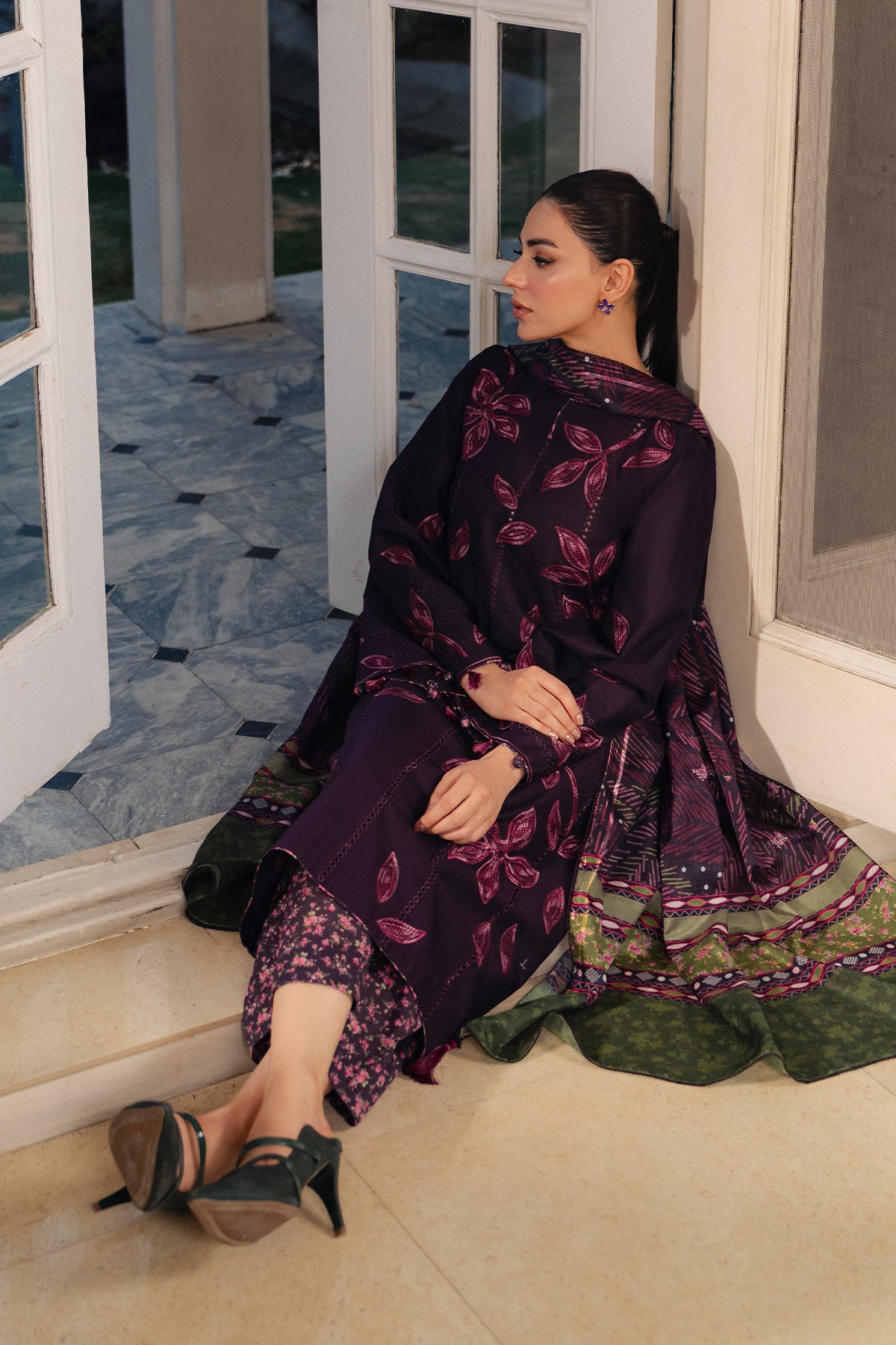 EMBROIDERED LAWN USE-9370