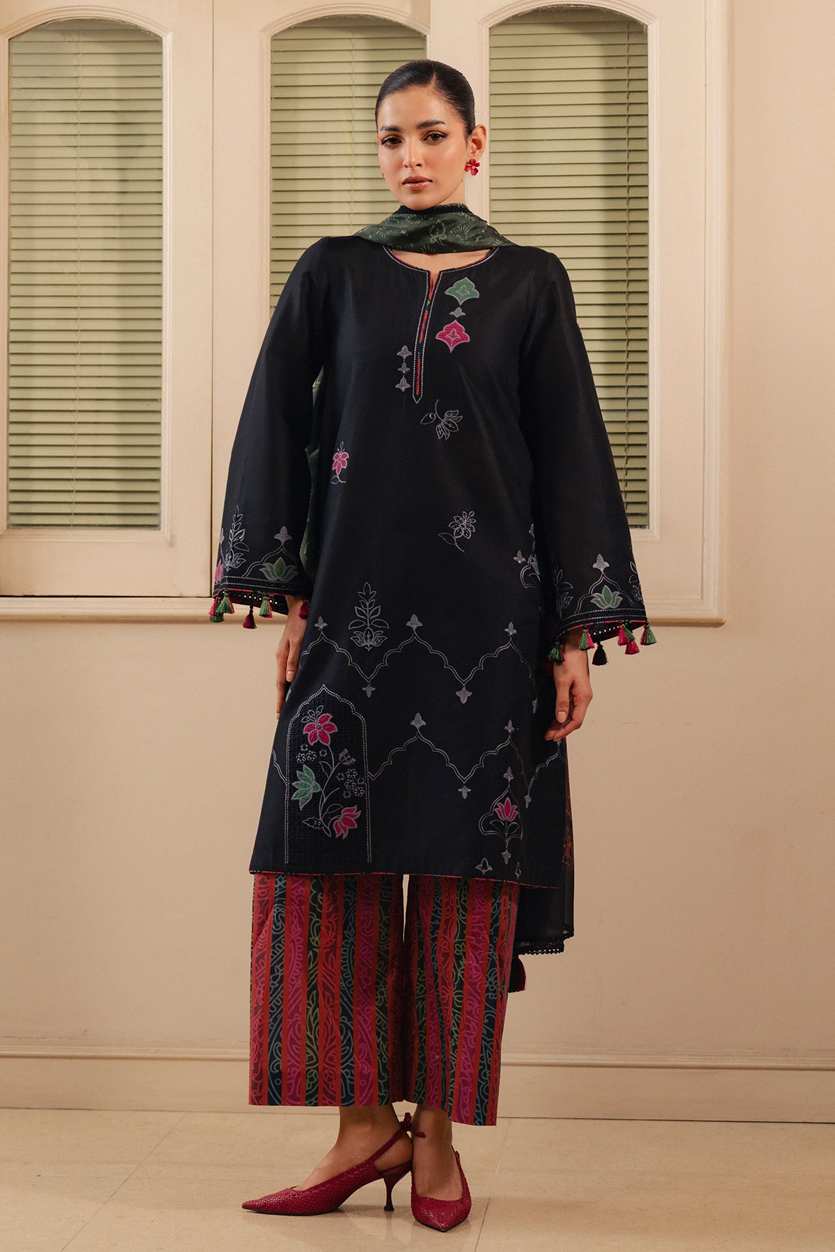 EMBROIDERED LAWN USE-9334