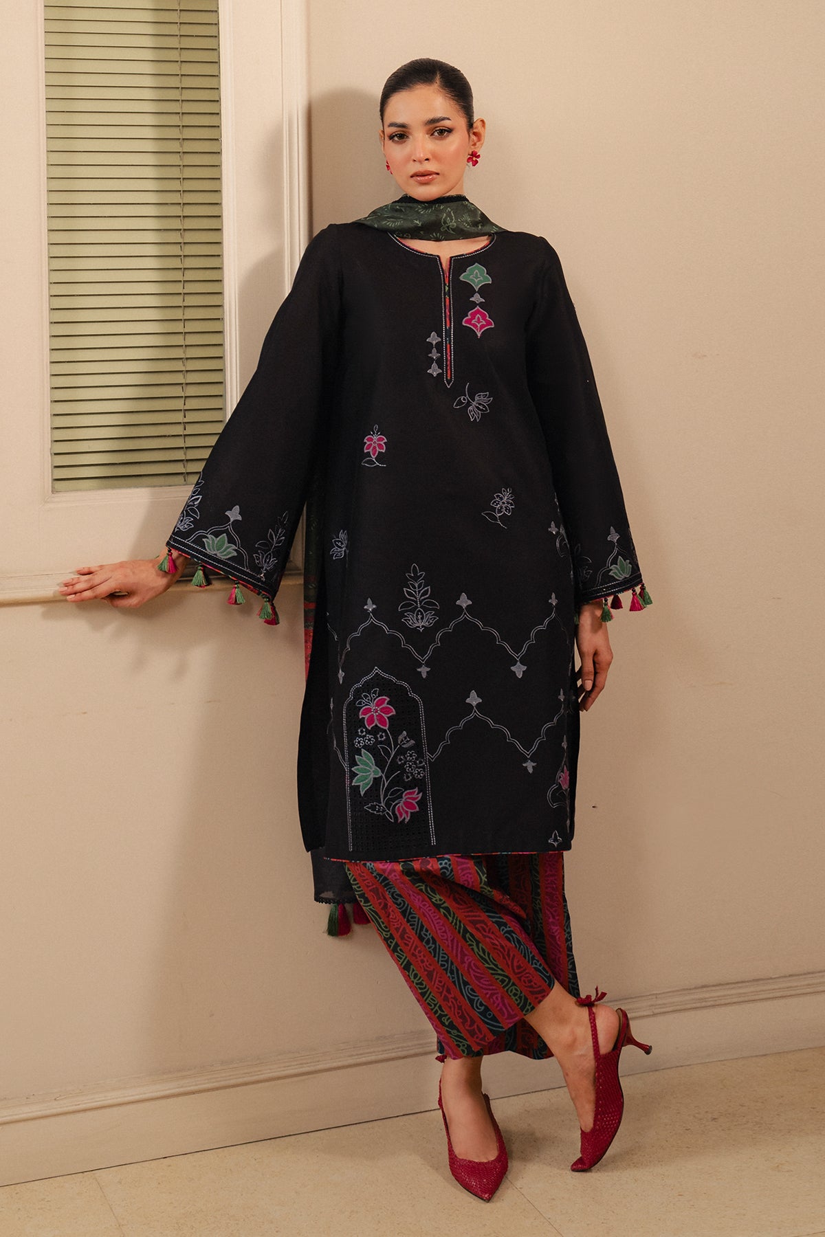 EMBROIDERED LAWN USE-9334