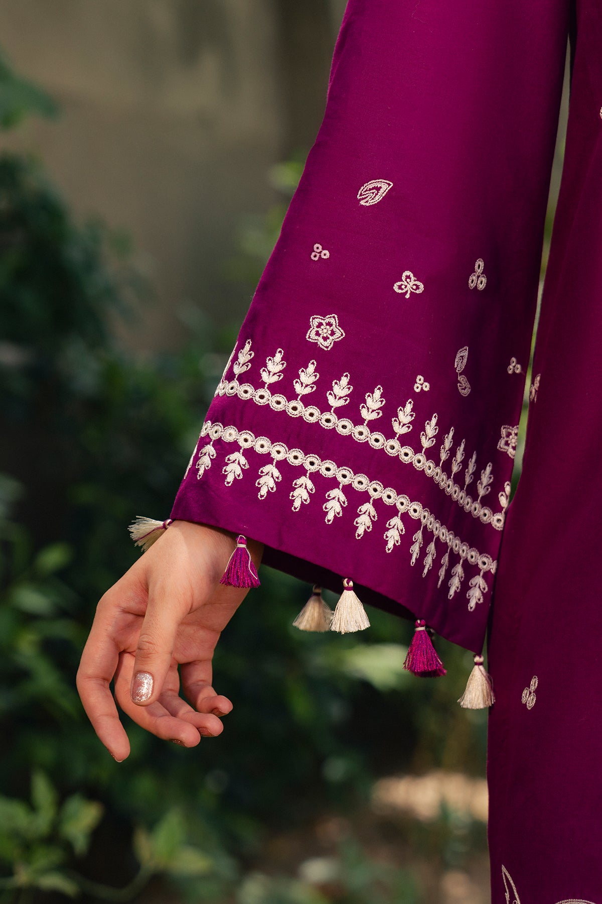 EMBROIDERED LAWN USE-9371
