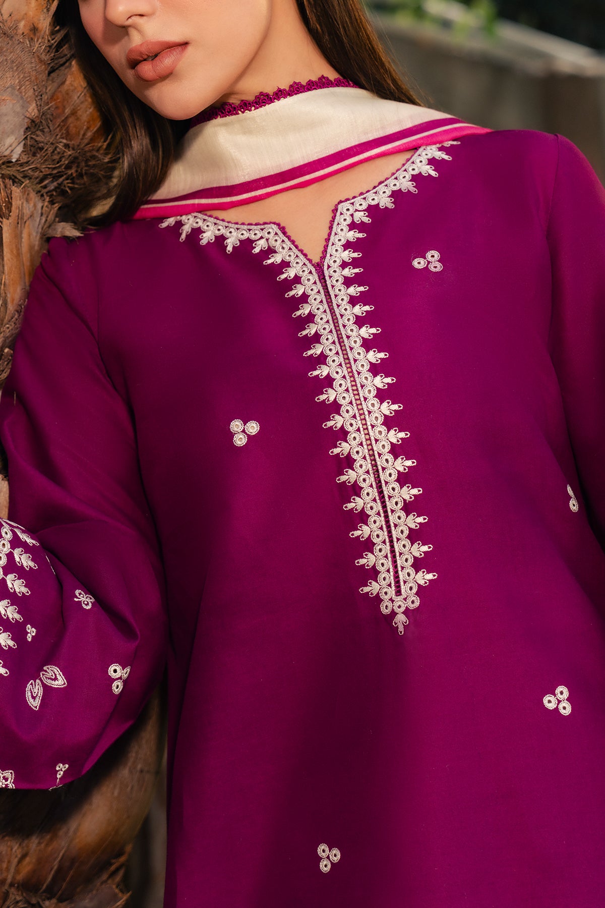EMBROIDERED LAWN USE-9371