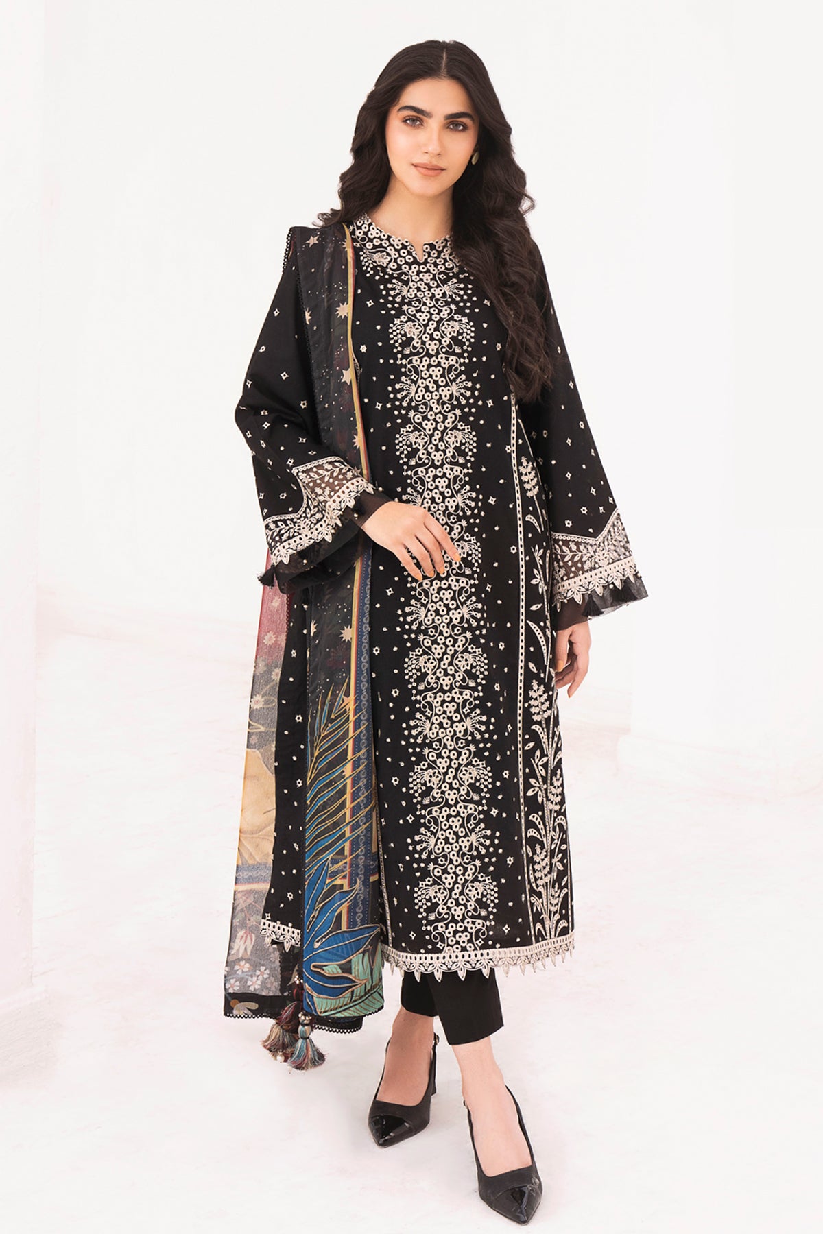 Embroidered Lawn USE-9018