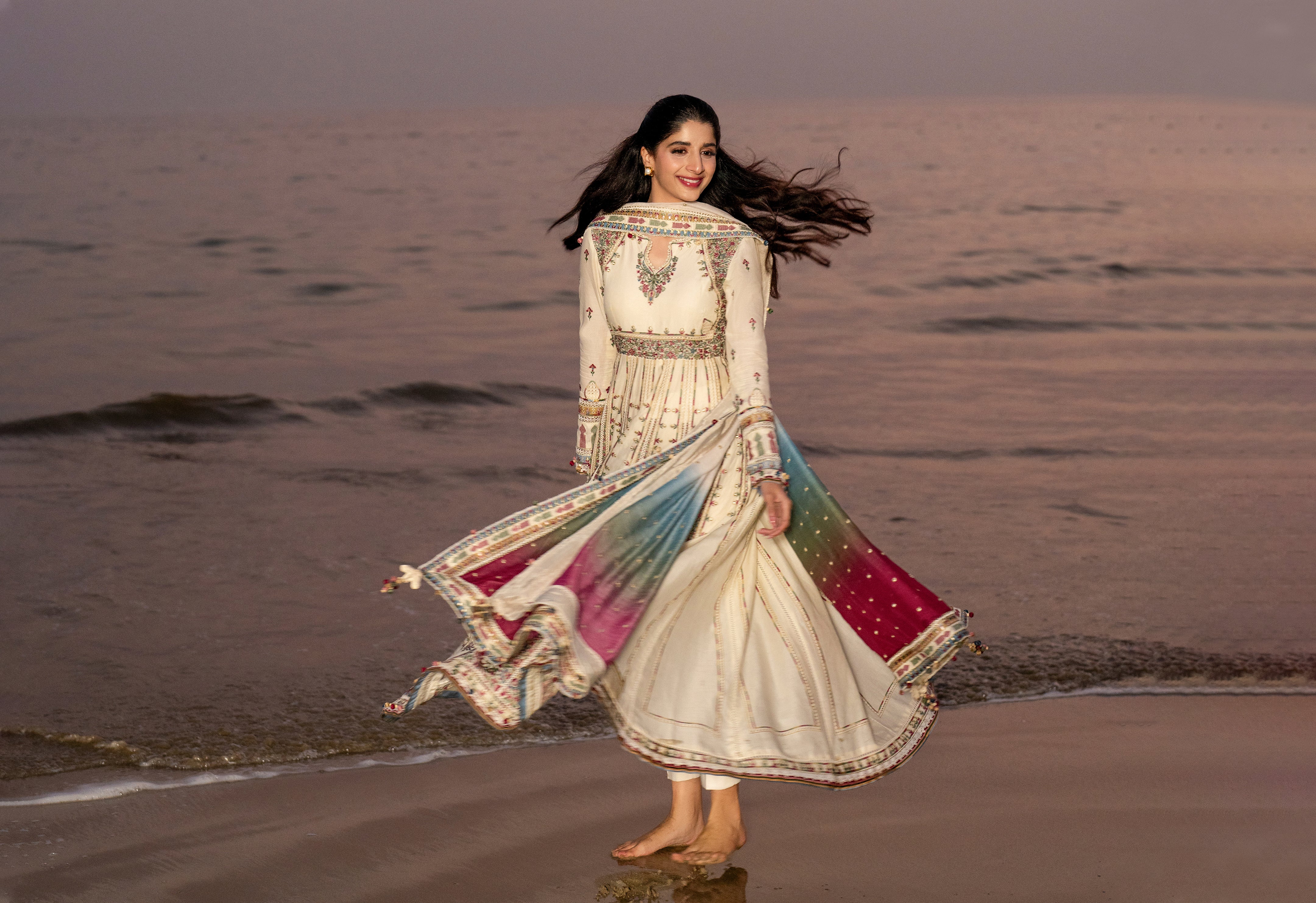 Mawra Hocane Inspiration For Styling Luxury Lawn Dresses - 2025