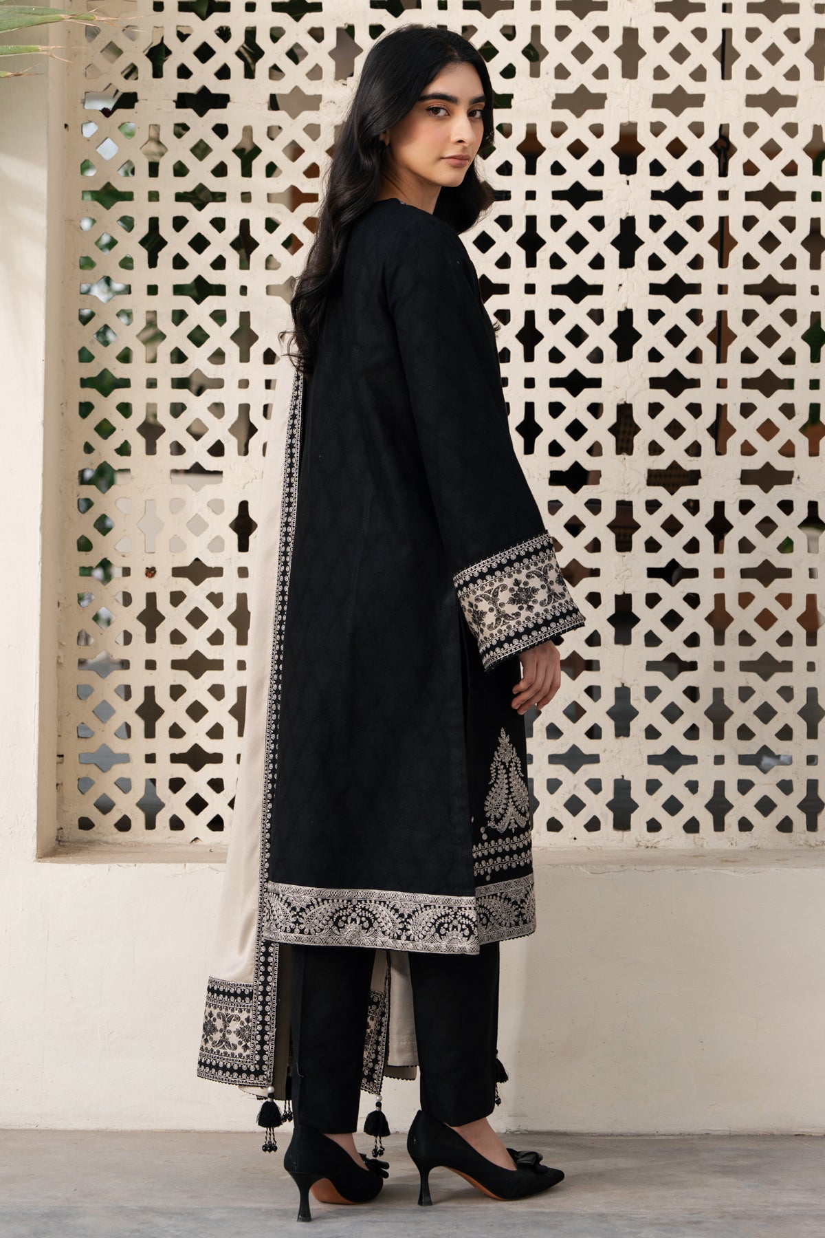 EMBROIDERED JACQUARD KHADDAR UW-0129