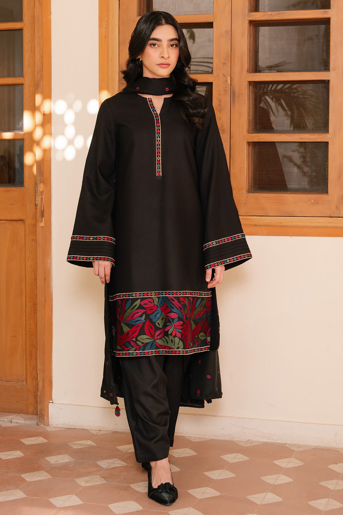 EMBROIDERED SLUB KHADDAR UW-0132