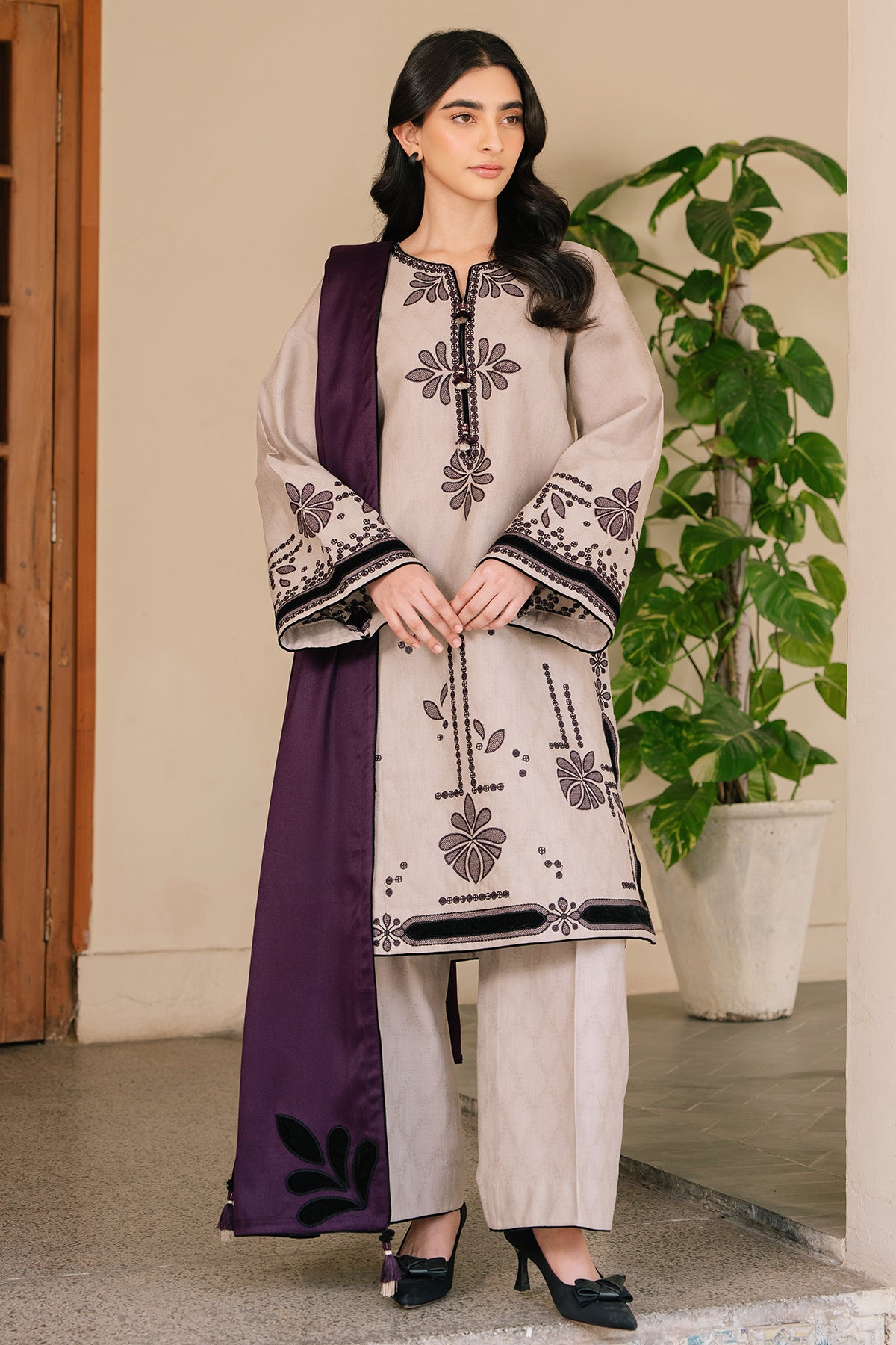 EMBROIDERED JACQUARD KHADDAR UW-0136