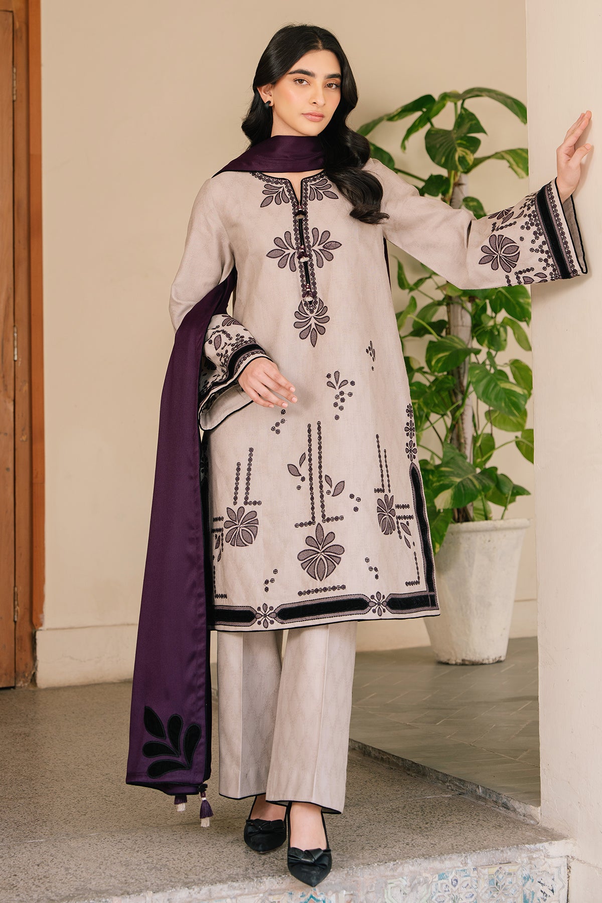 EMBROIDERED JACQUARD KHADDAR UW-0136