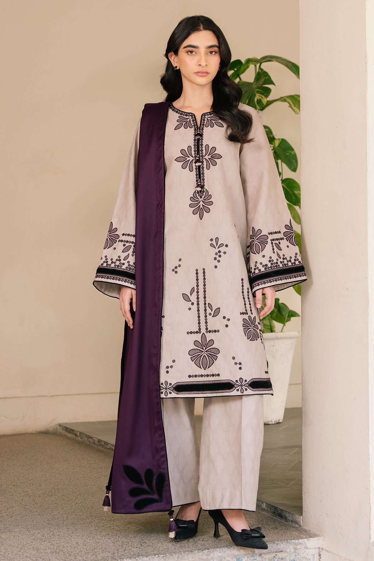 EMBROIDERED JACQUARD KHADDAR UW-0136