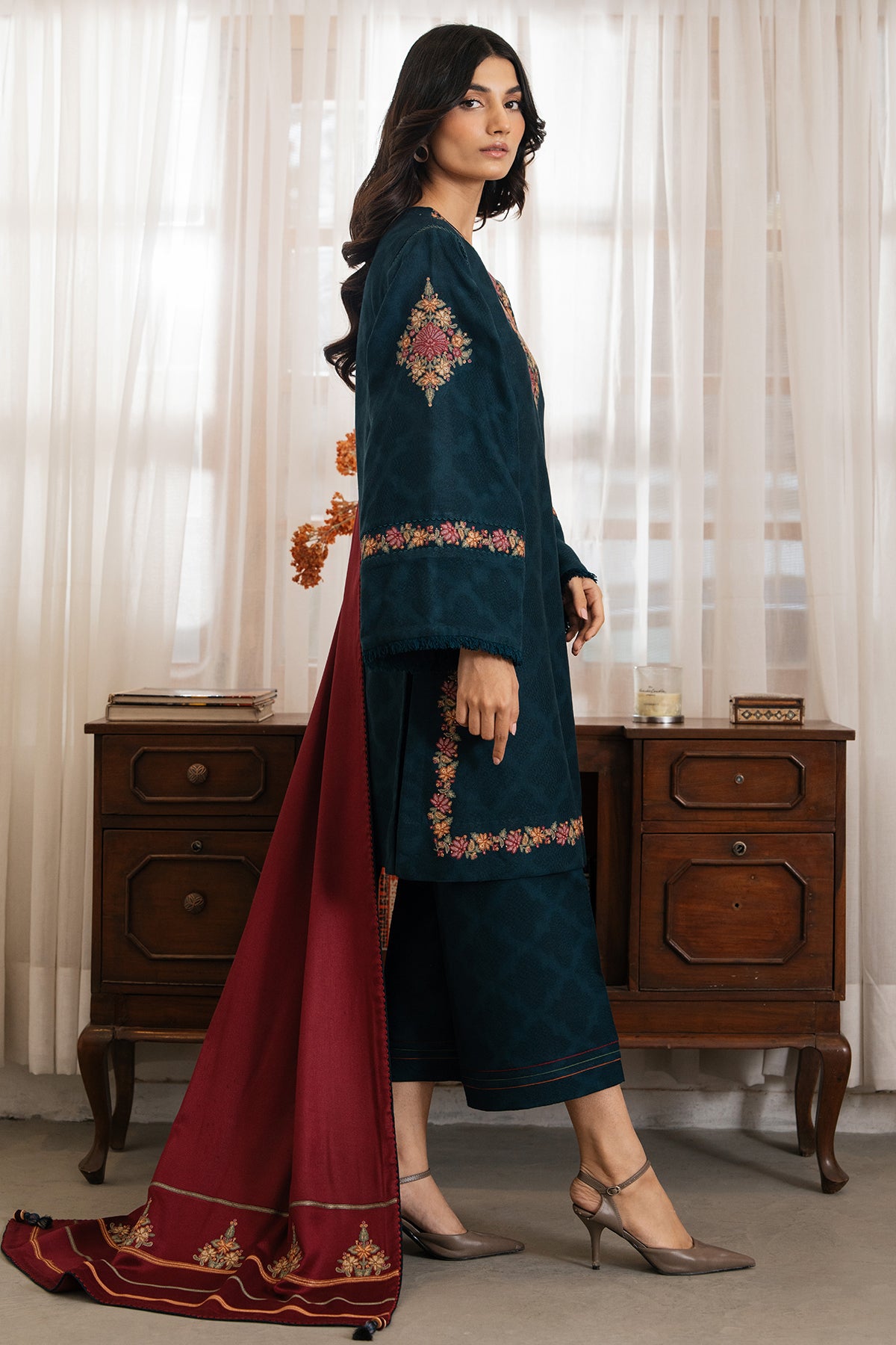 EMBROIDERED JACQUARD KHADDAR UW-0139