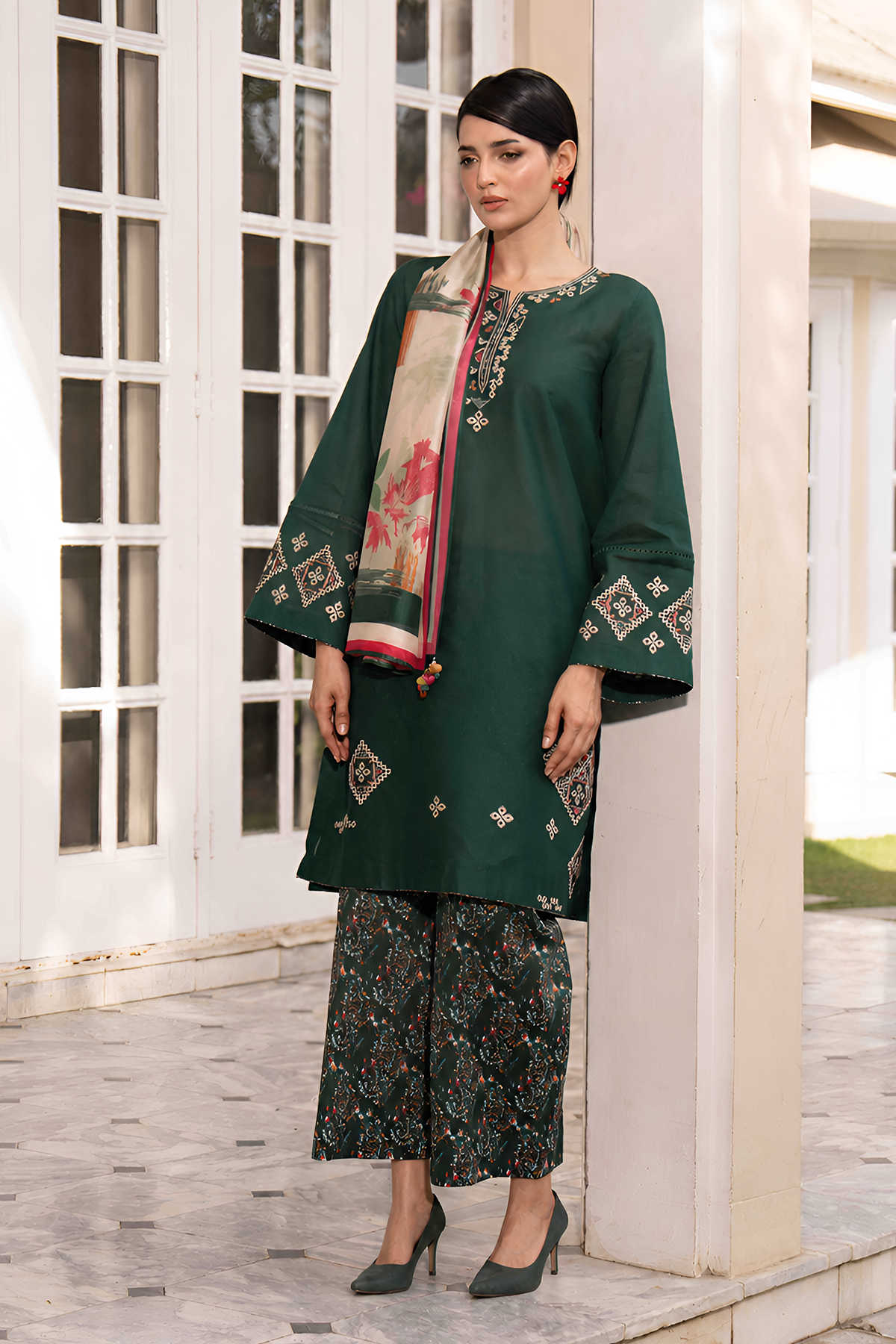 EMBROIDERED LAWN USE-9377