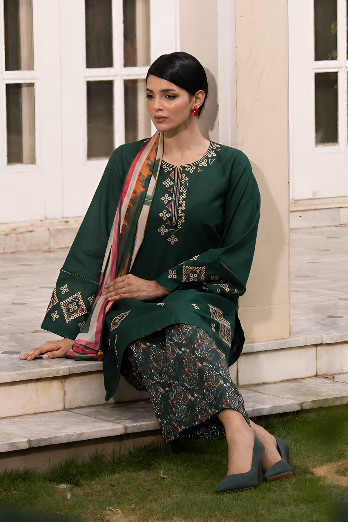 EMBROIDERED LAWN USE-9377