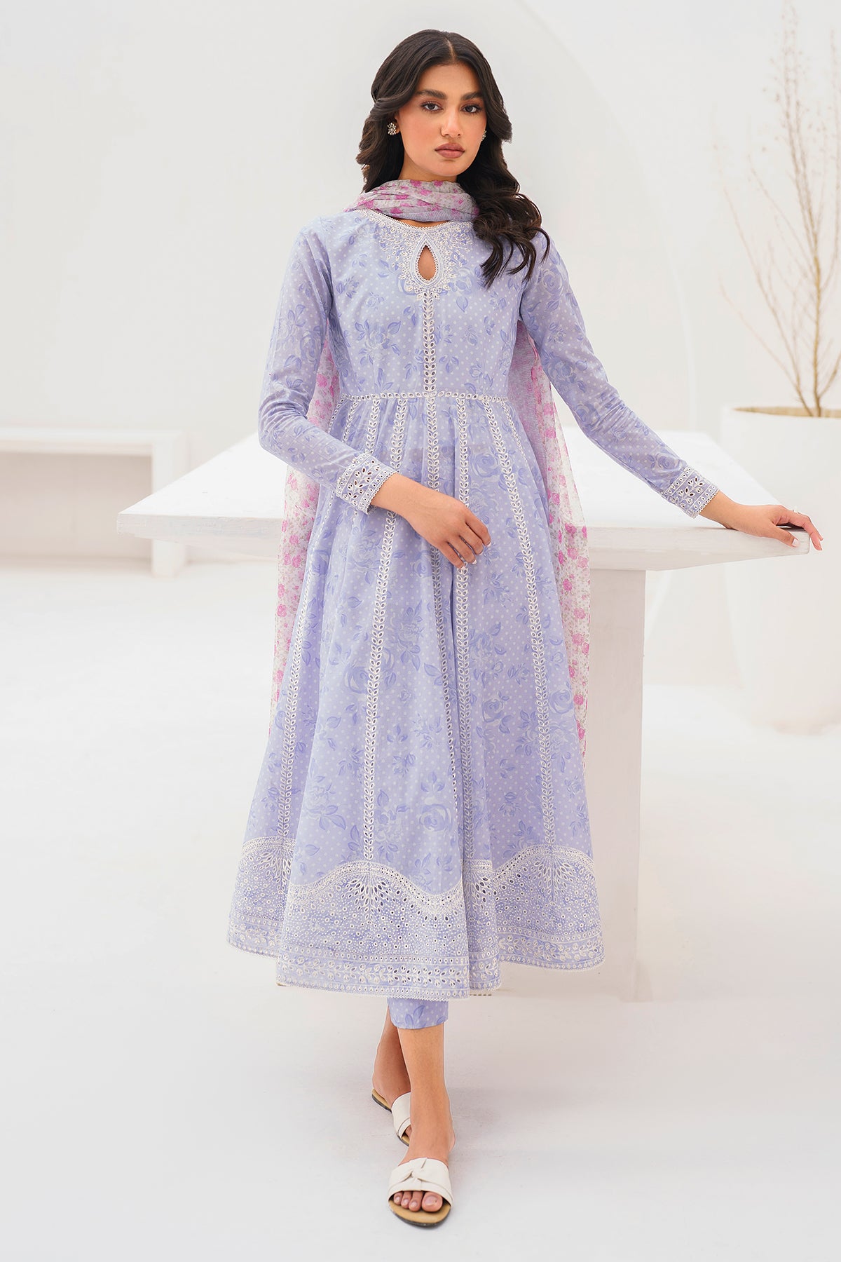 EMBROIDERED LAWN USE-9105