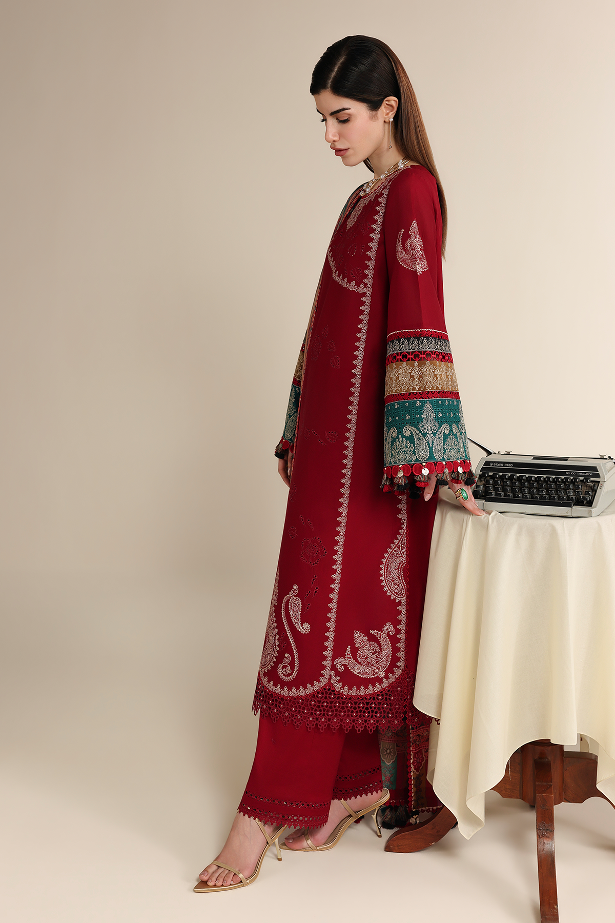 EMBROIDERED LAWN IL26-D08