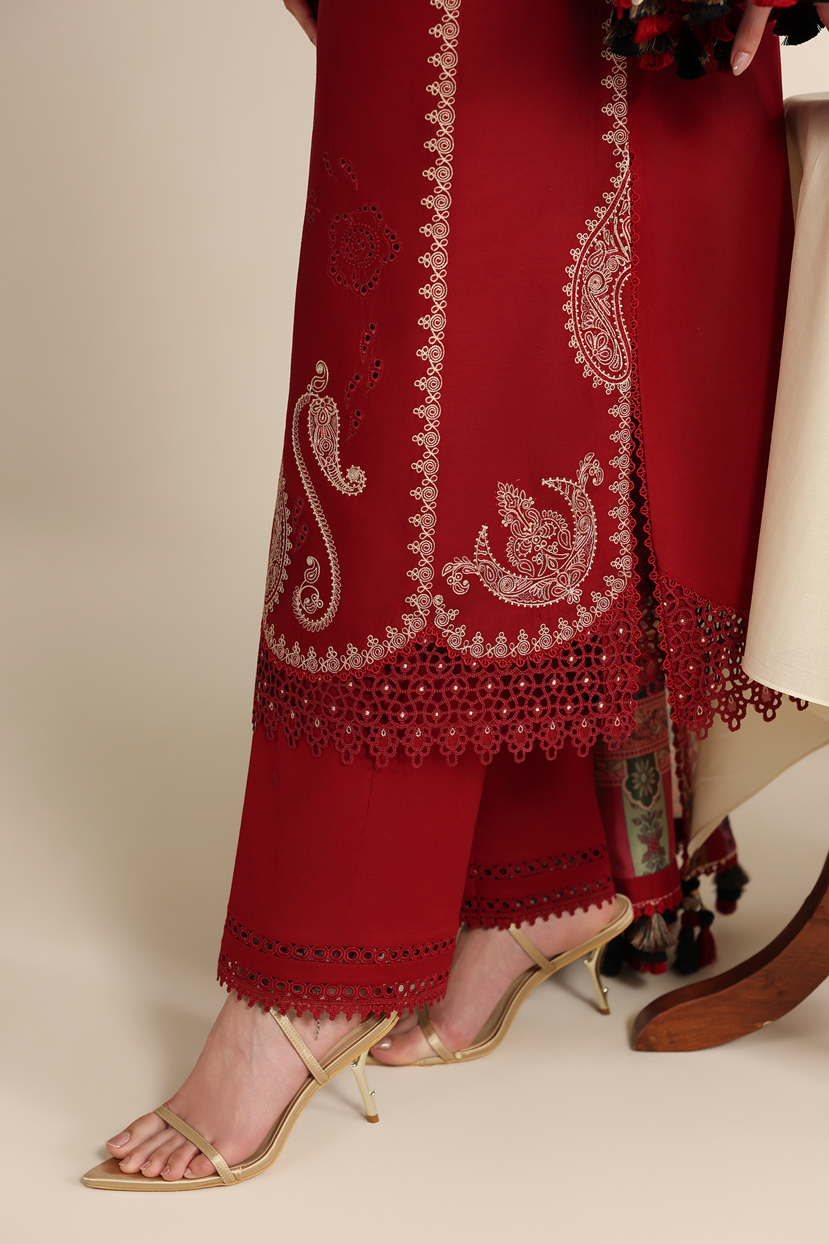 EMBROIDERED LAWN IL26-D08