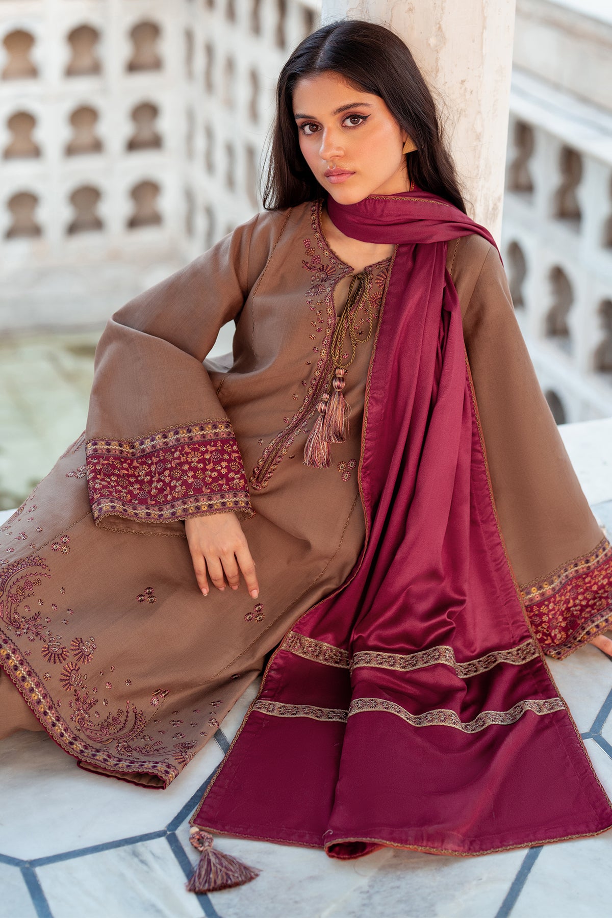 EMBROIDERED SLUB KHADDAR DW'24 D8