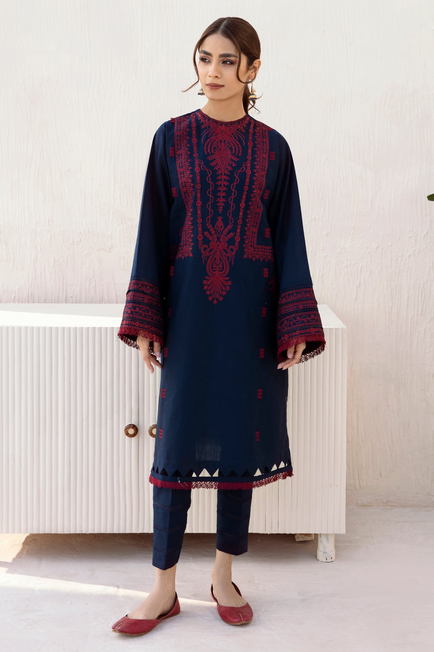 EMBROIDERED FINE SLUB UWE-0018