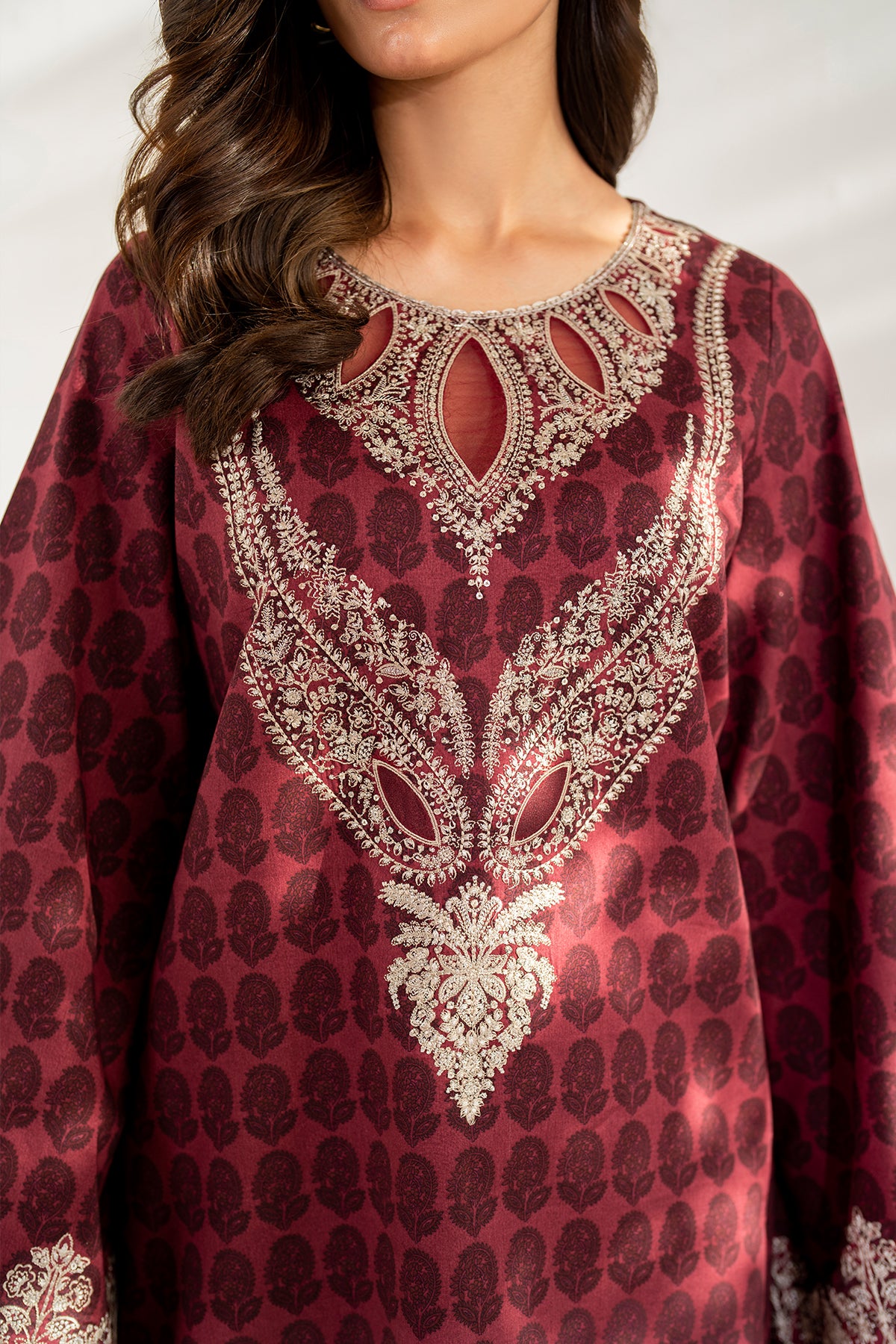 Embroidered Lawn USE - 9077