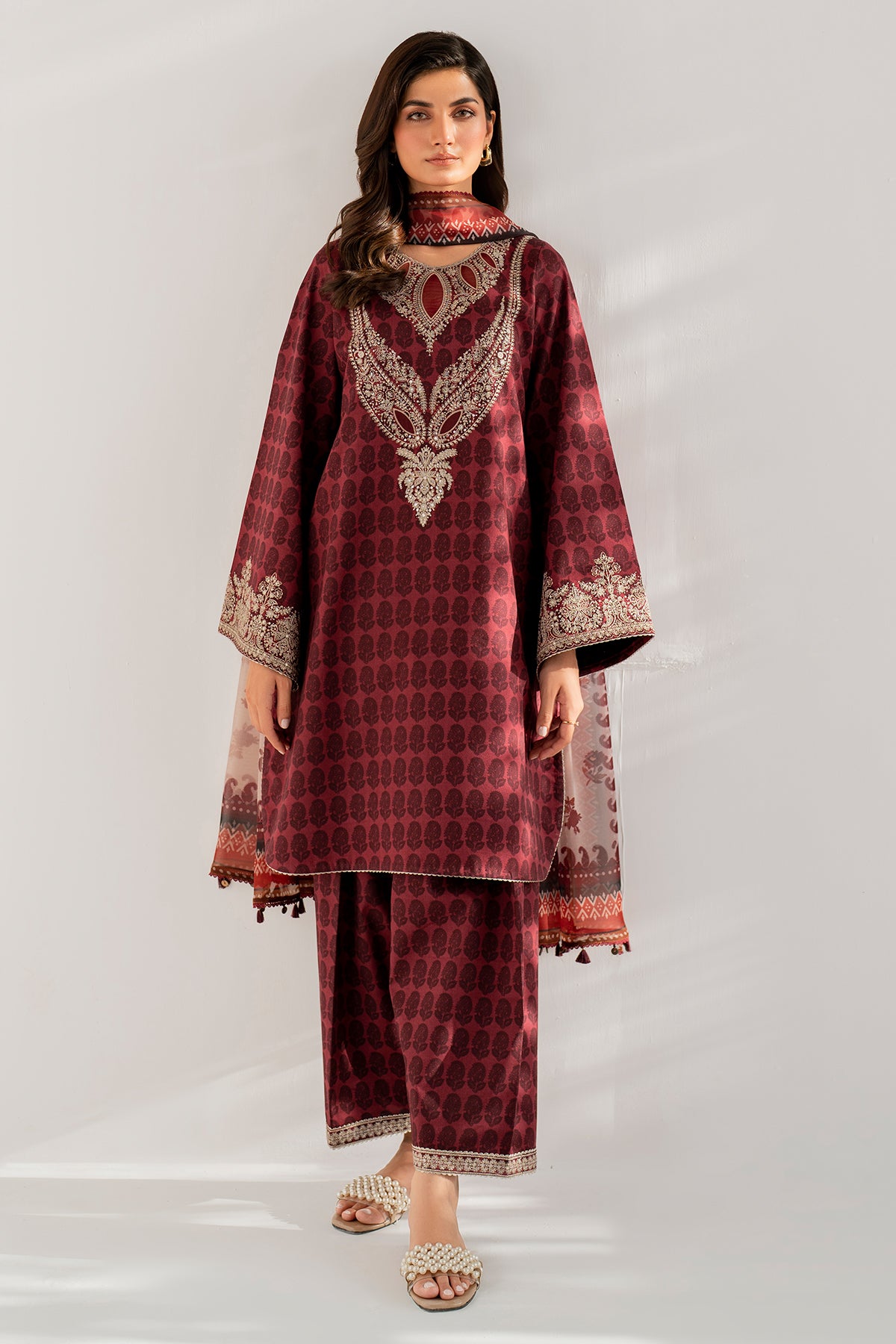 Embroidered Lawn USE - 9077