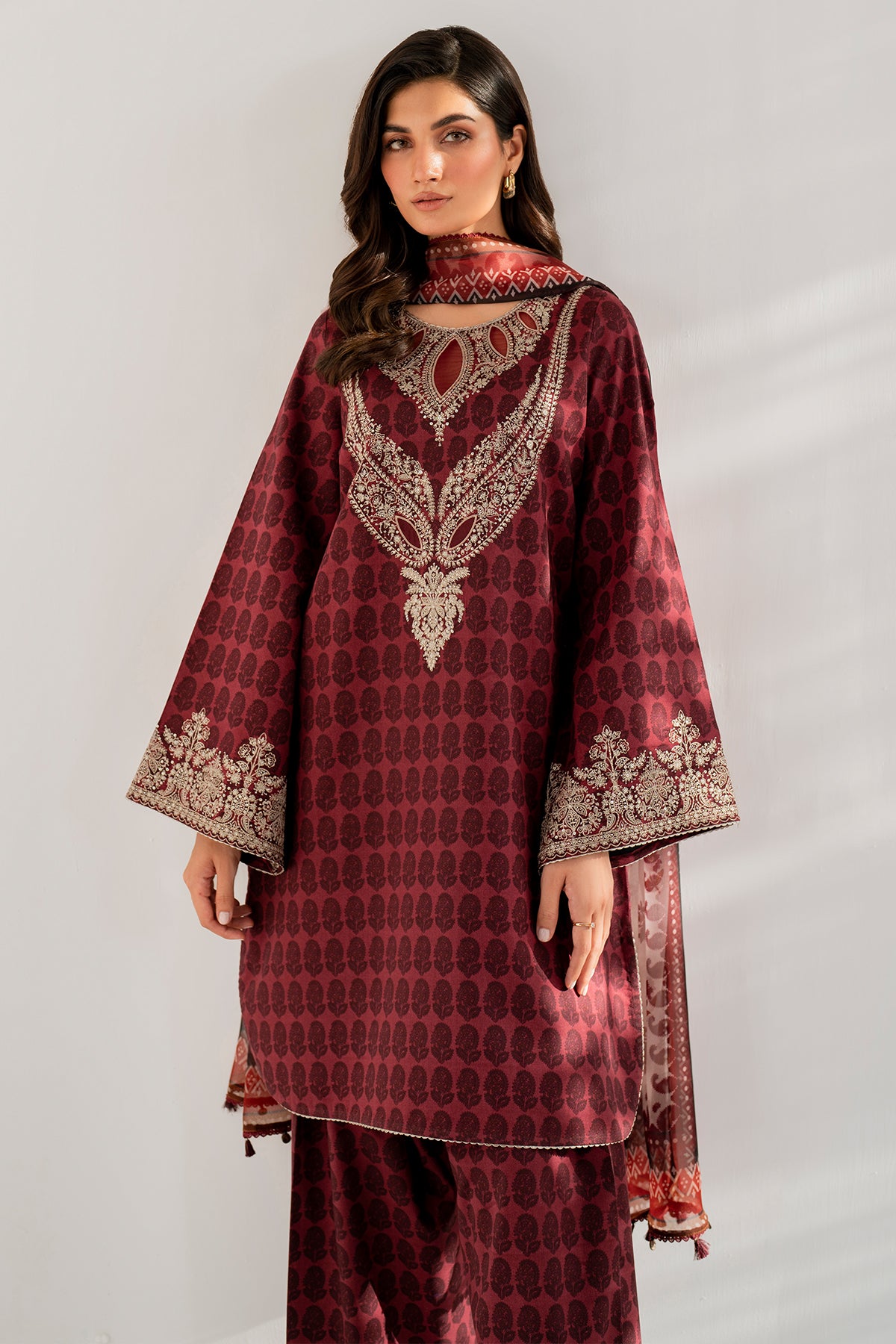 Embroidered Lawn USE - 9077