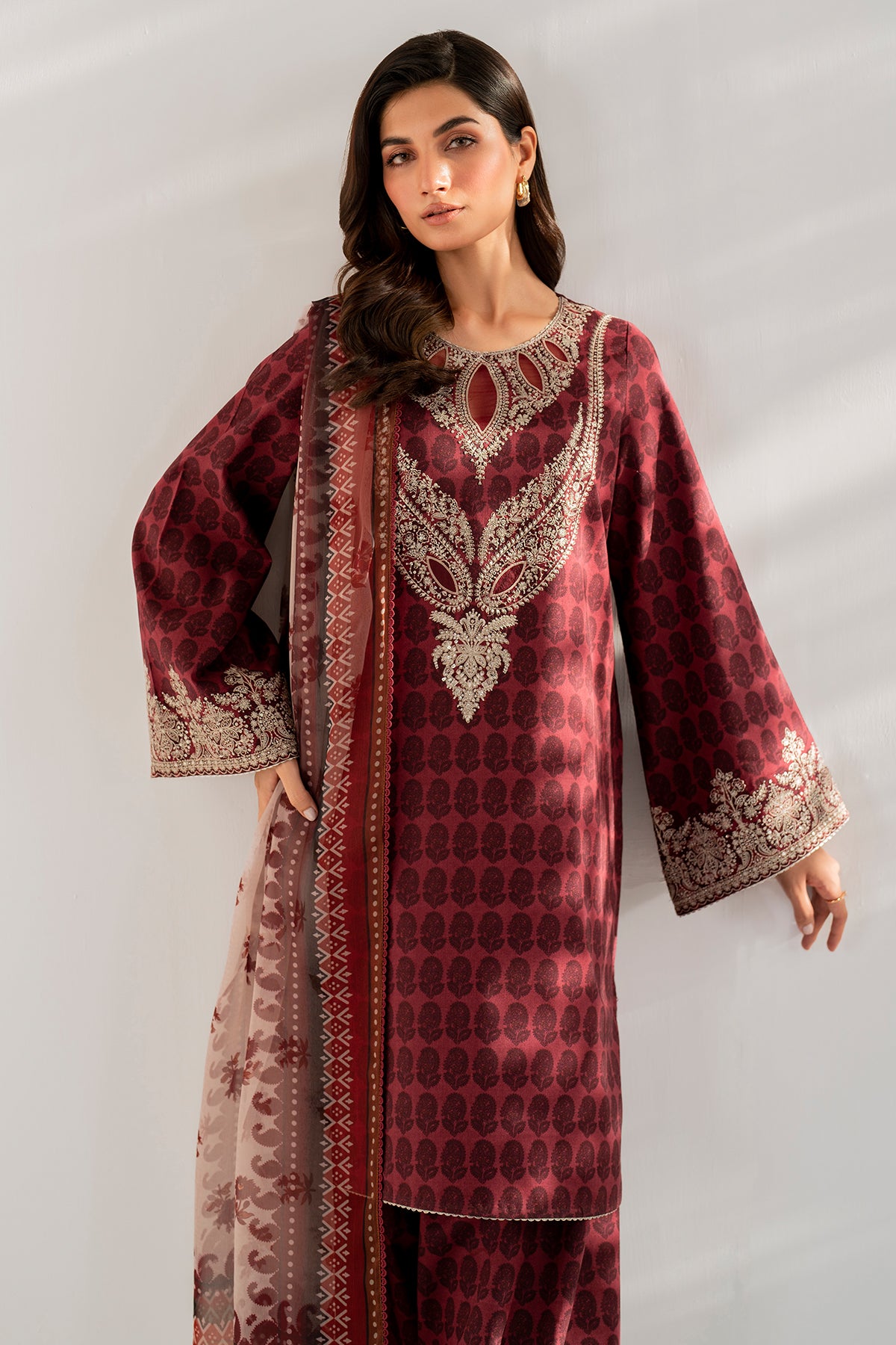 Embroidered Lawn USE - 9077