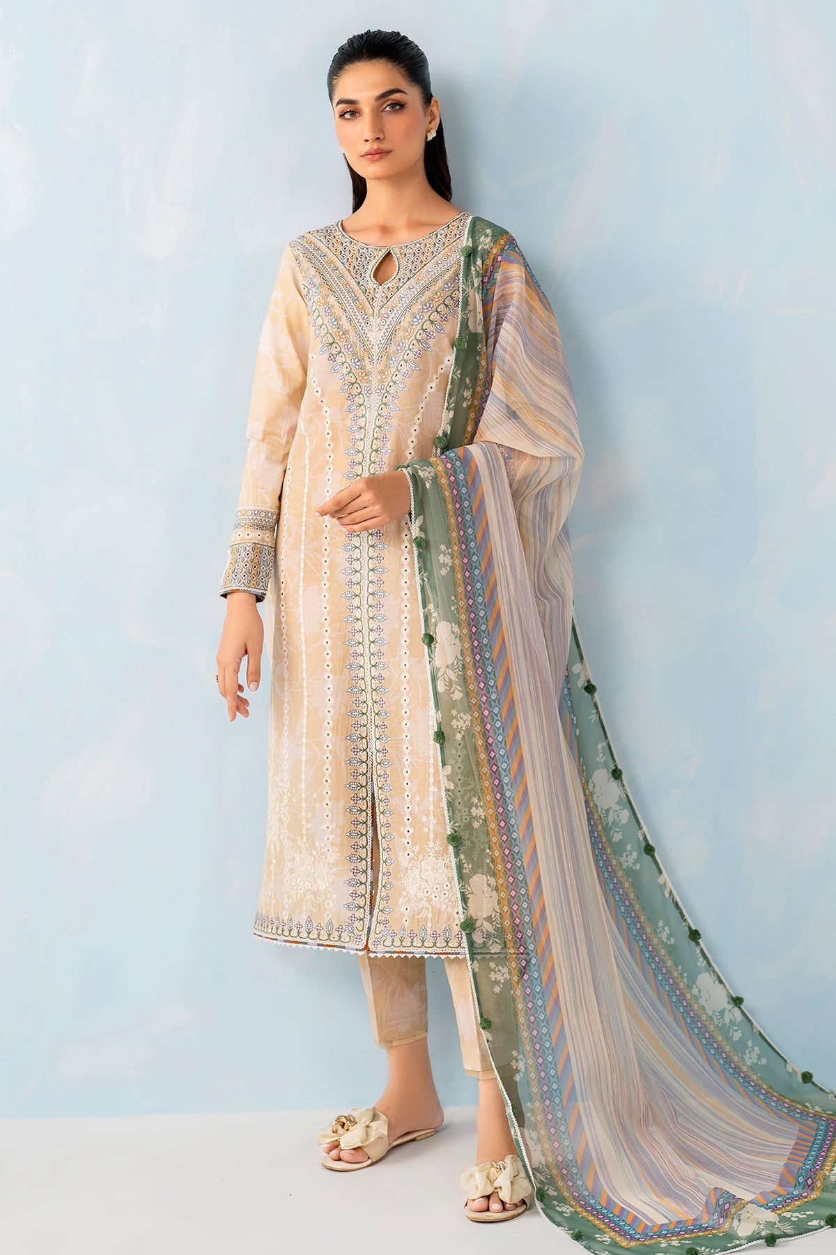 Embroidered Lawn USE - 9079