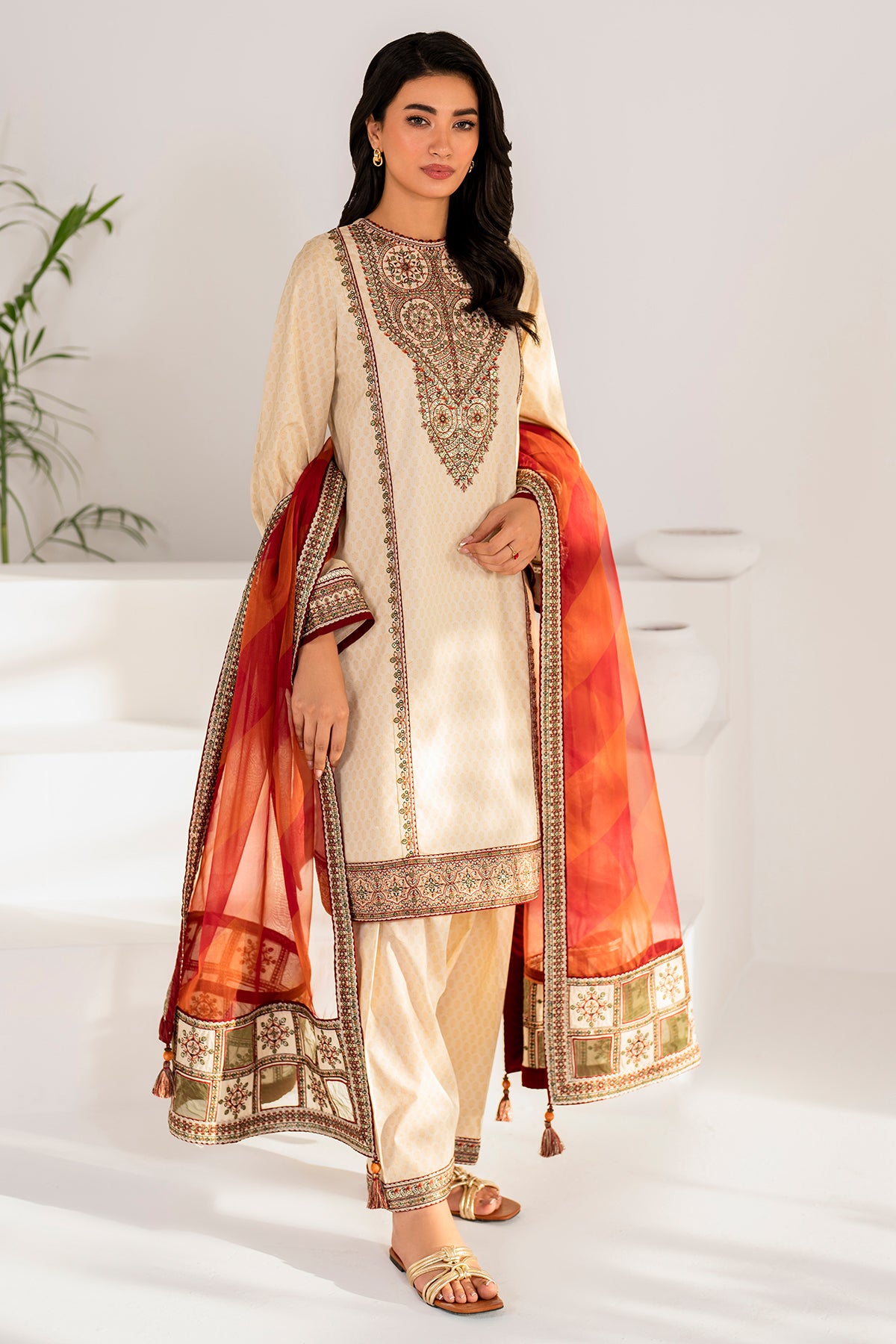 Embroidered Lawn USE - 9082