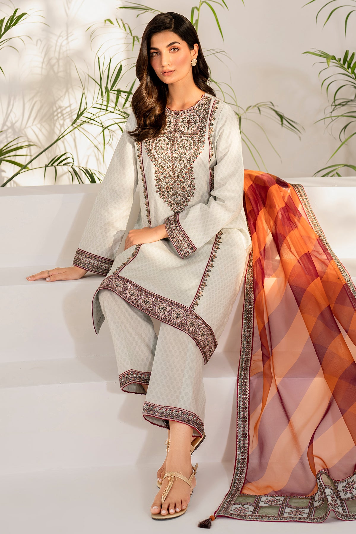 Embroidered Lawn USE - 9081