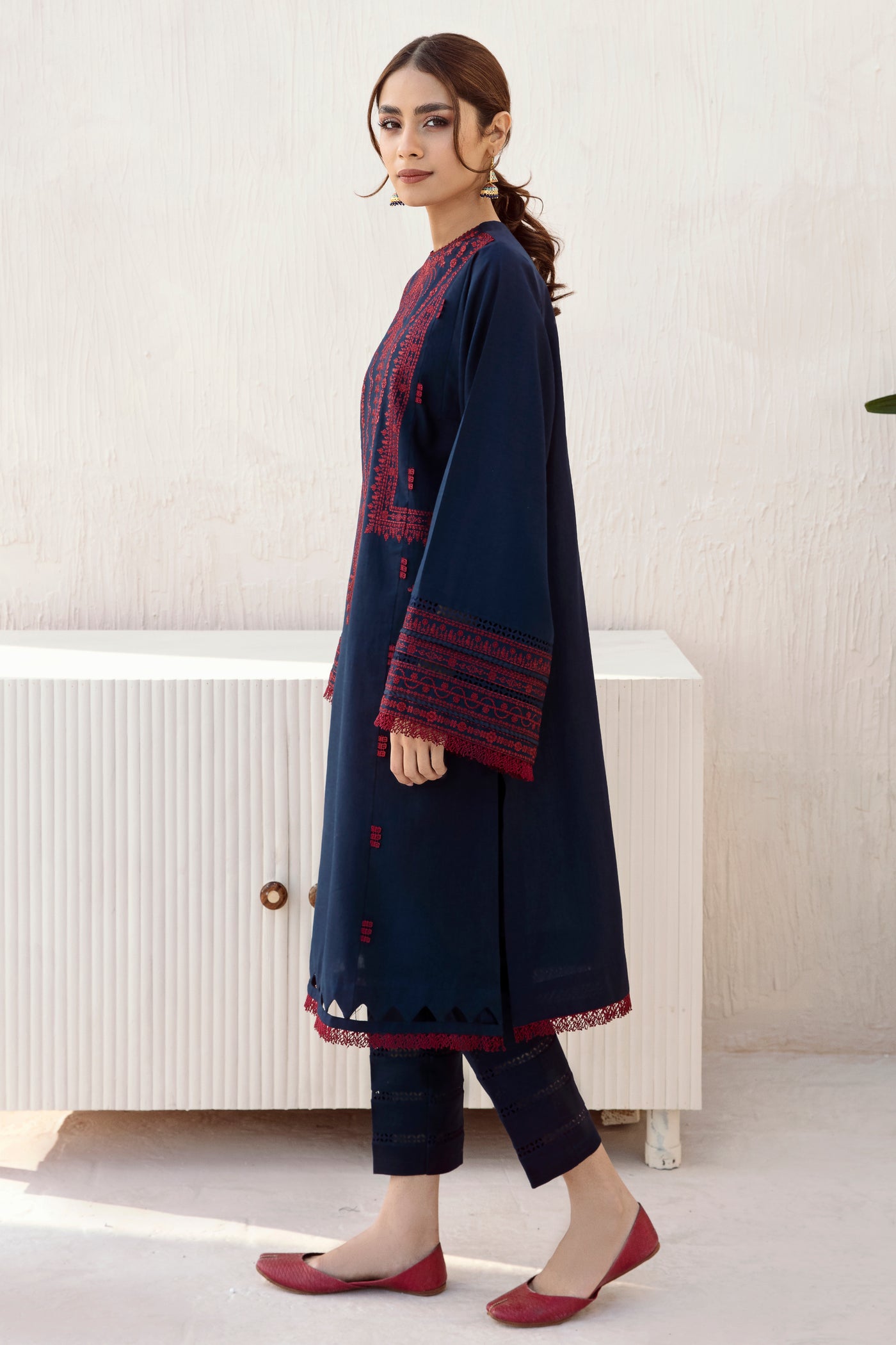 EMBROIDERED FINE SLUB UWE-0018