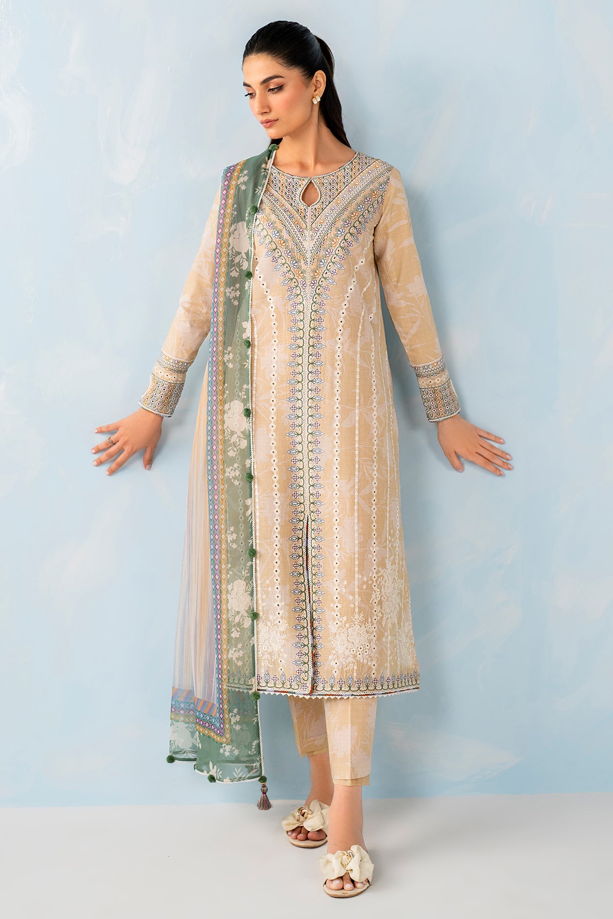 Embroidered Lawn USE - 9079