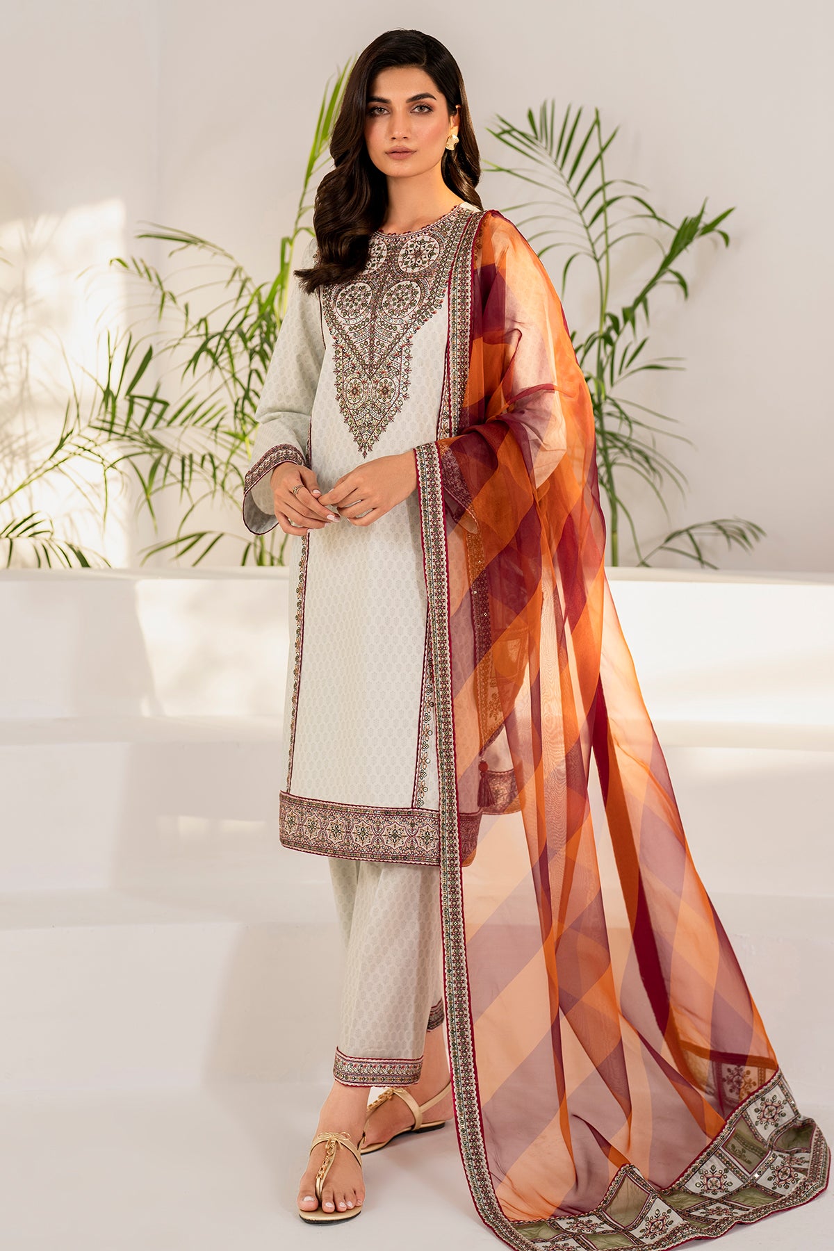 Embroidered Lawn USE - 9081