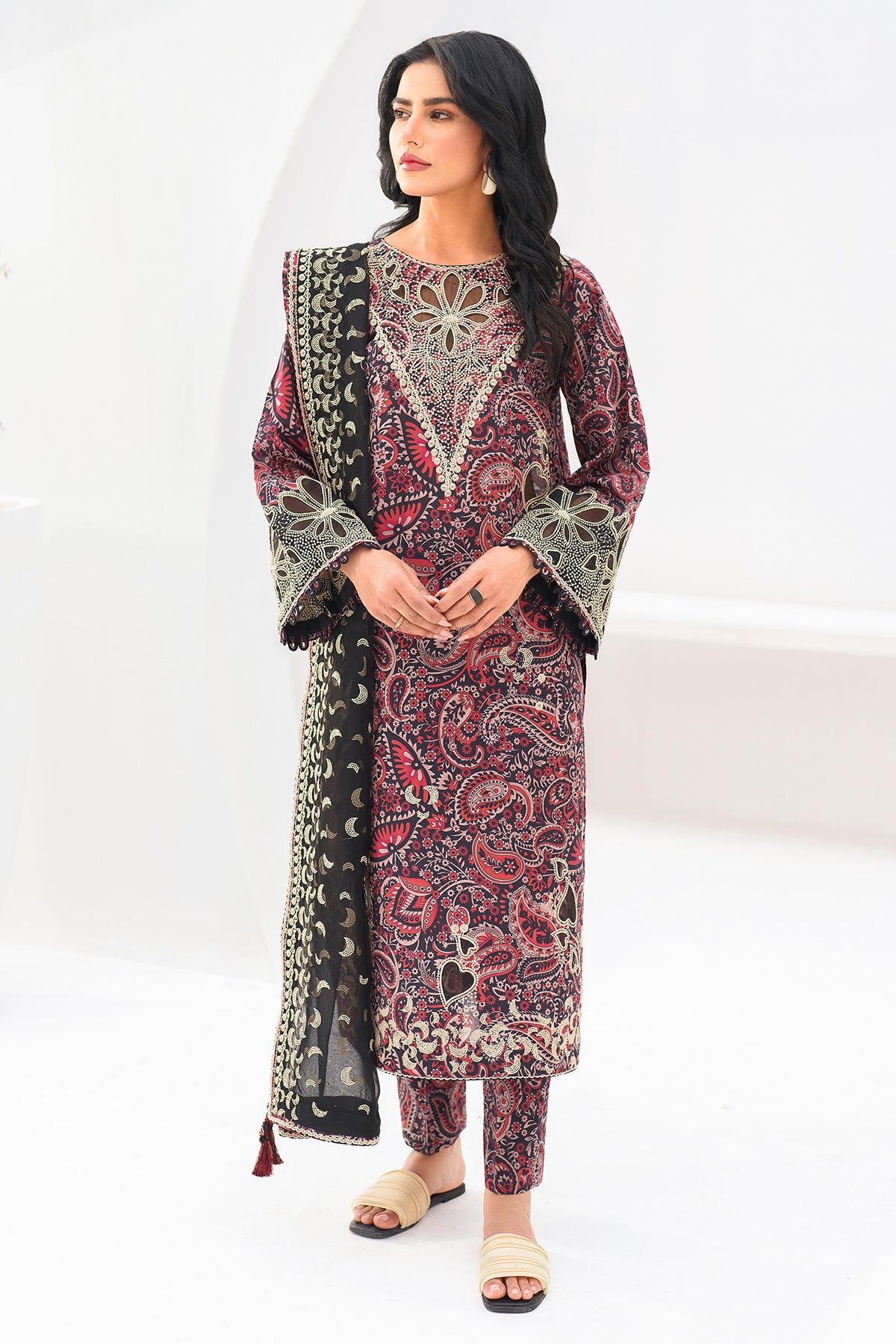 Embroidered Lawn USE-9034