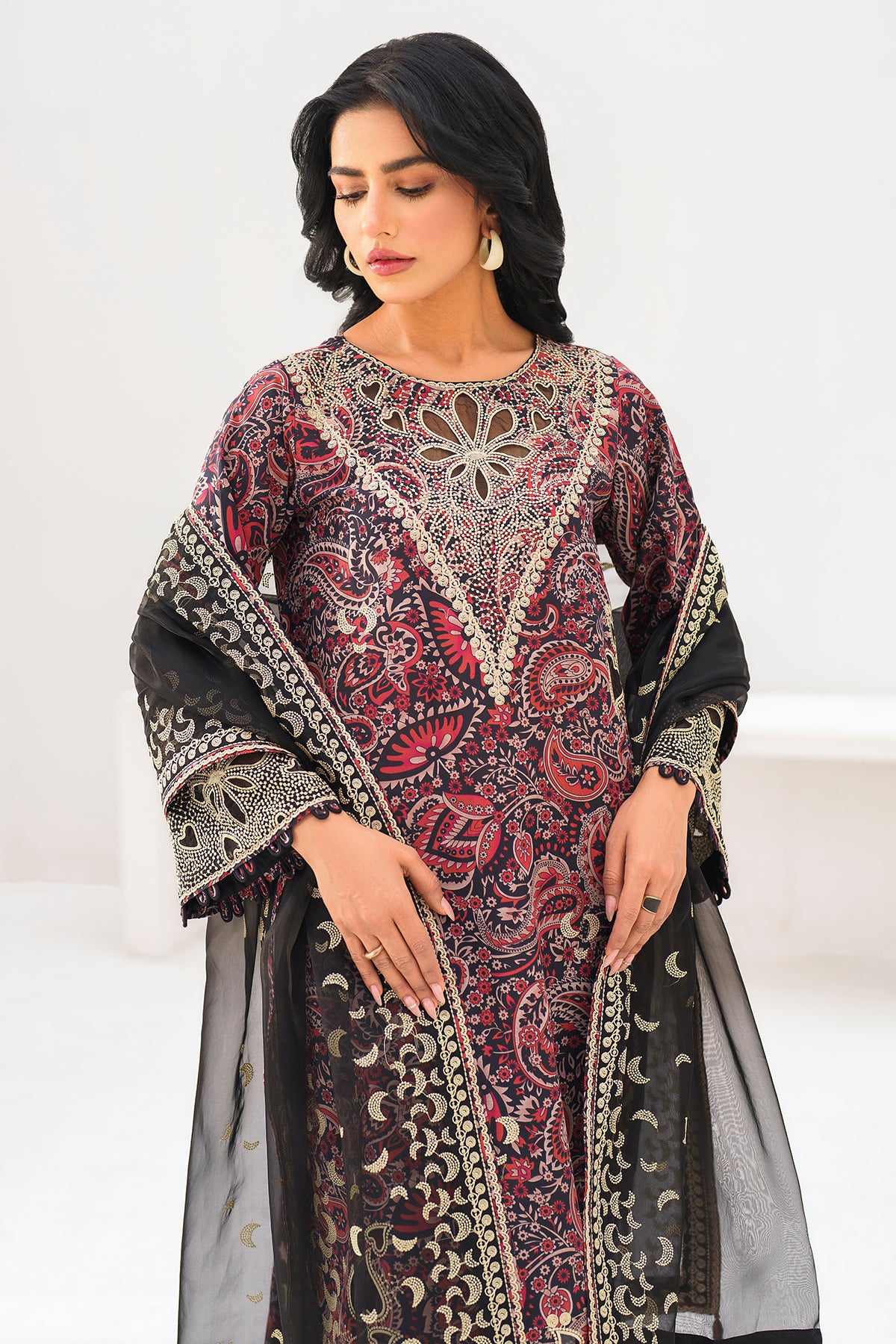 Embroidered Lawn USE-9034