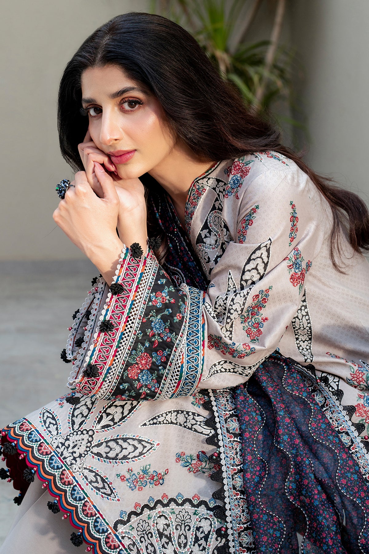 Embroidered Luxury Lawn SL25-D7