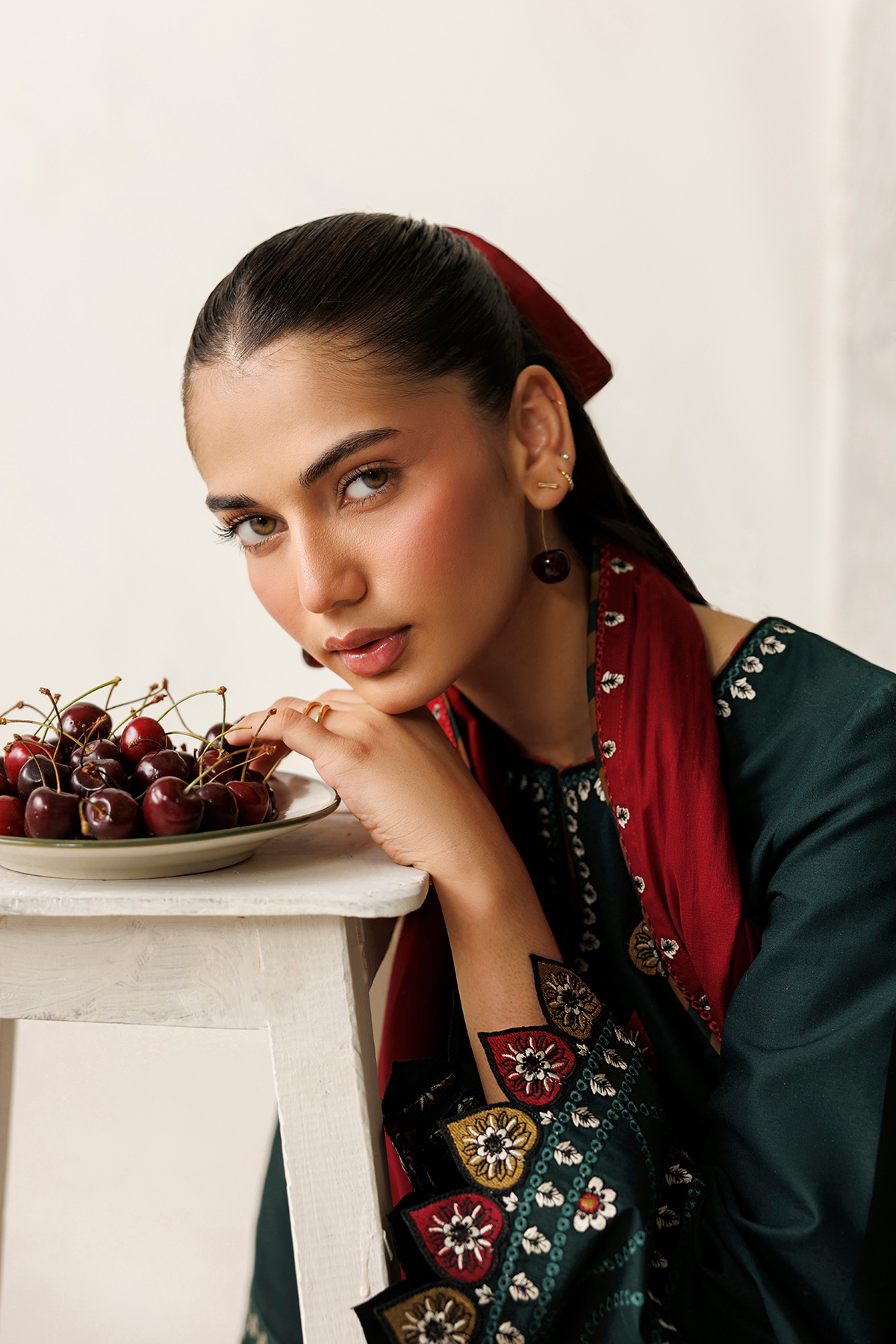 EMBROIDERED LAWN USE-9395