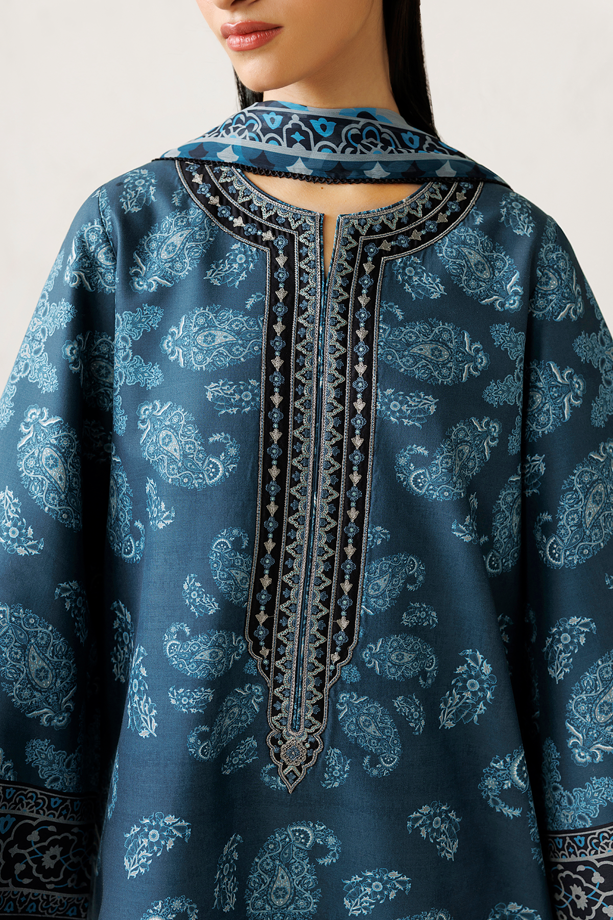 EMBROIDERED LAWN USE-9380
