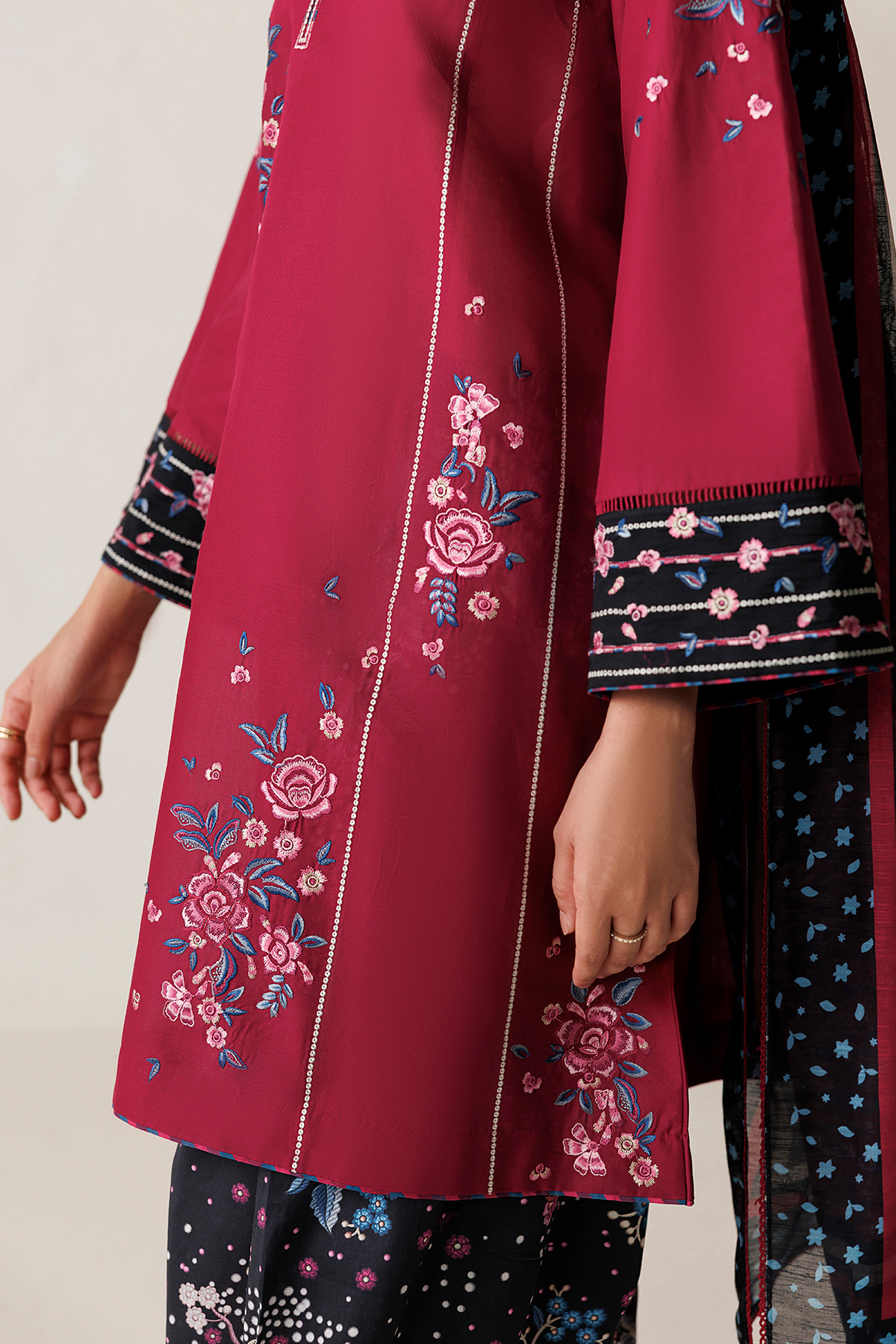 EMBROIDERED LAWN USE-9374